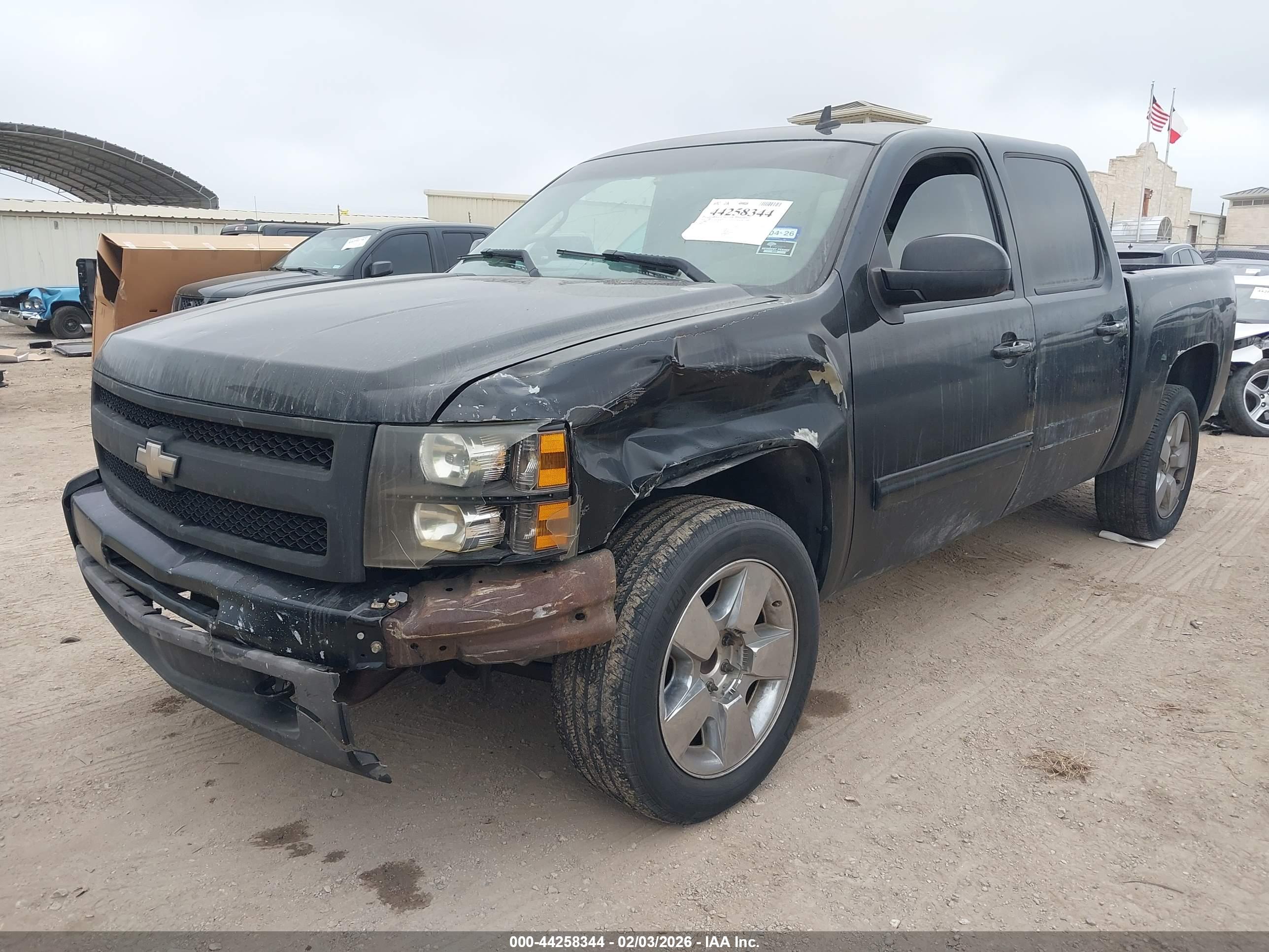 CHEVROLET SILVERADO image 2