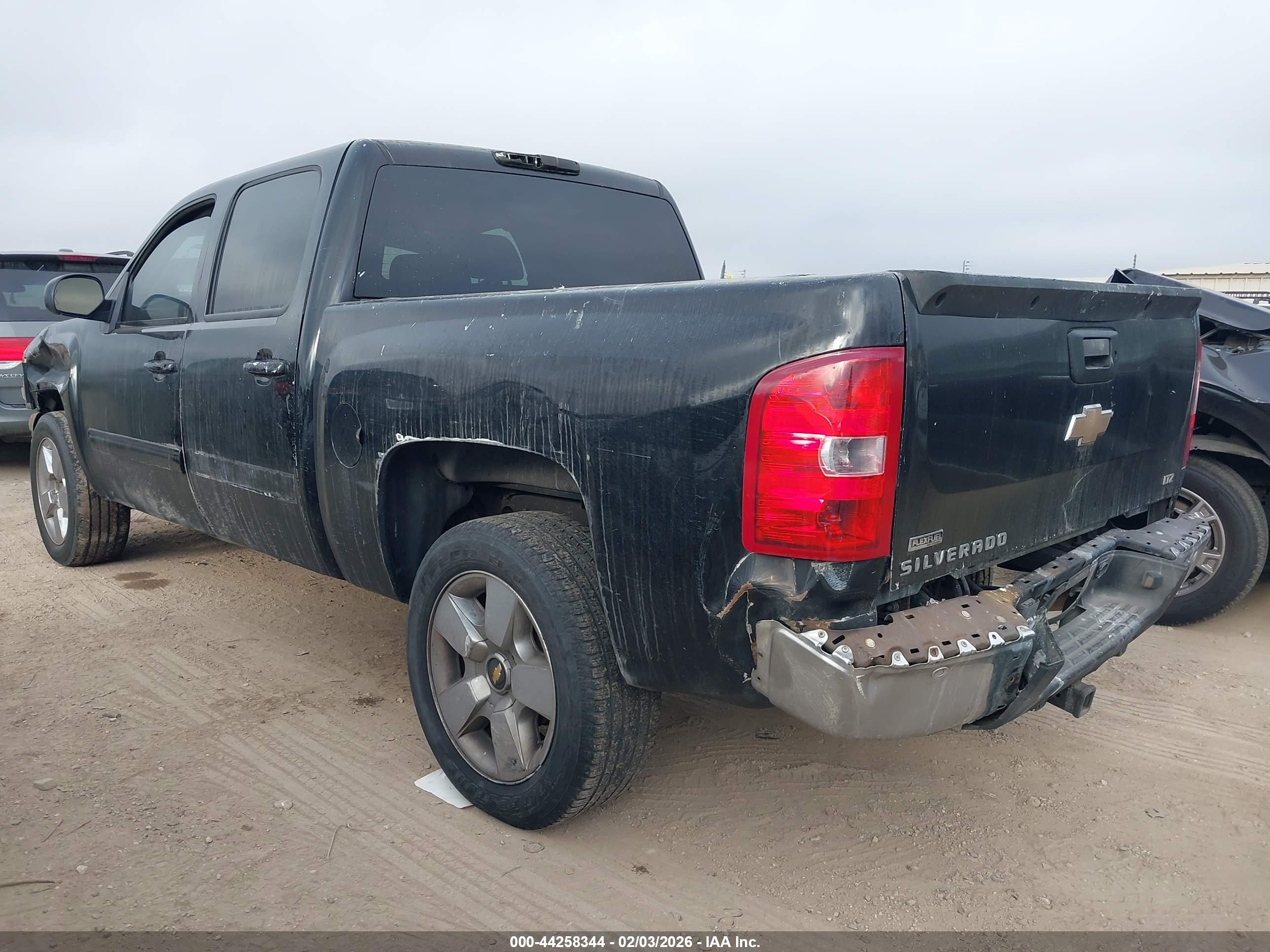 CHEVROLET SILVERADO image 3