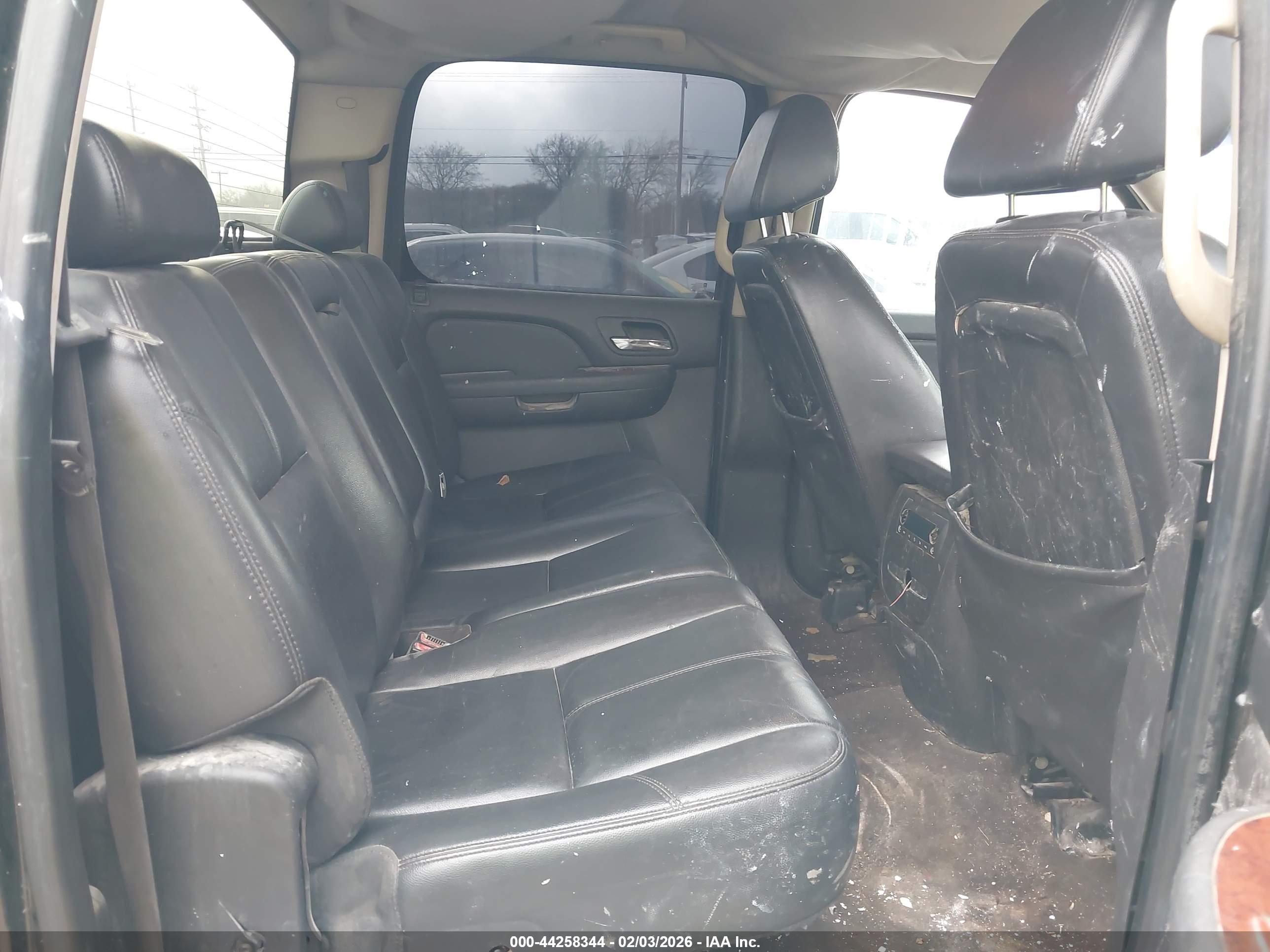 CHEVROLET SILVERADO image 8