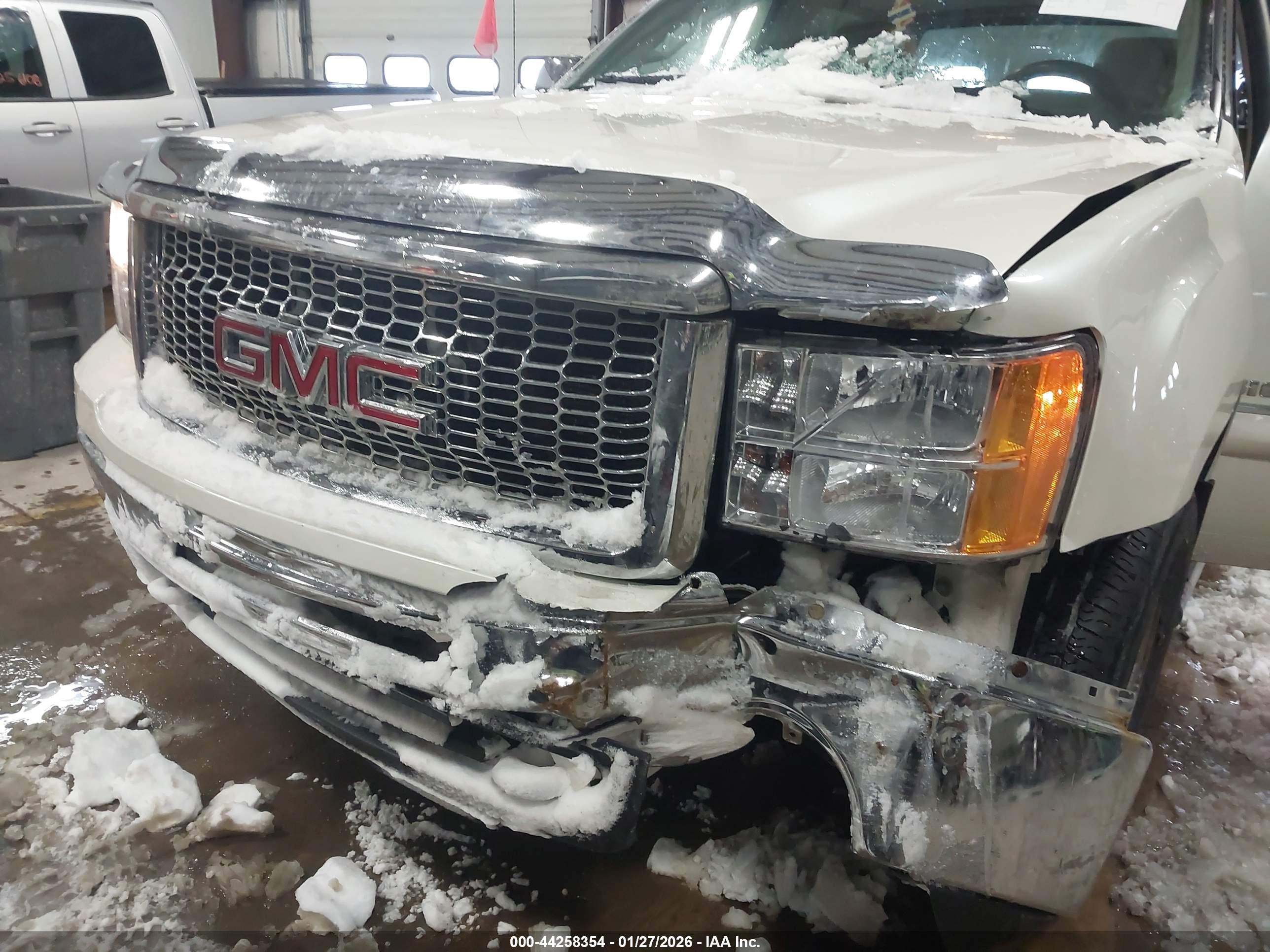 GMC SIERRA image 6