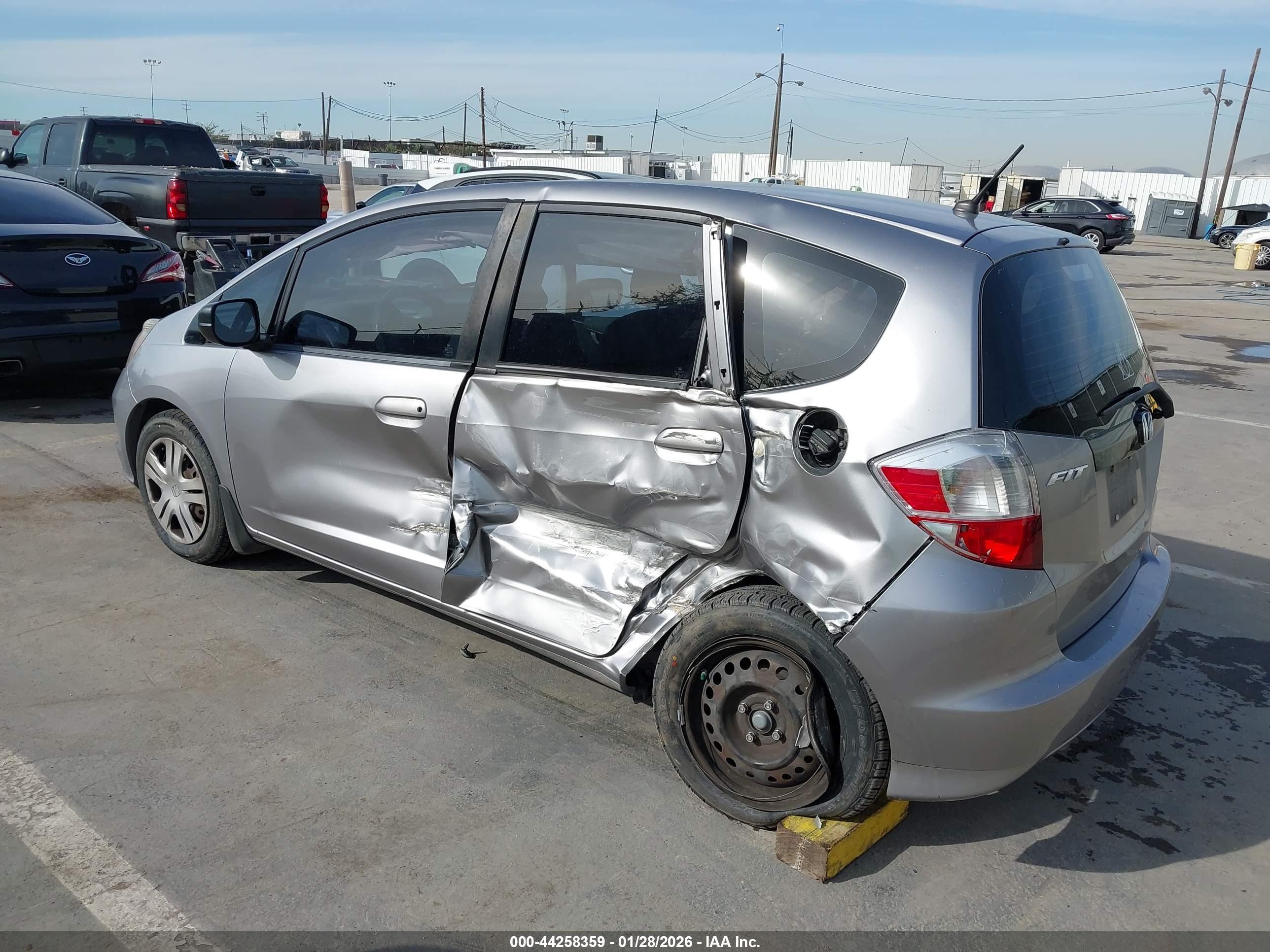 HONDA FIT image 6