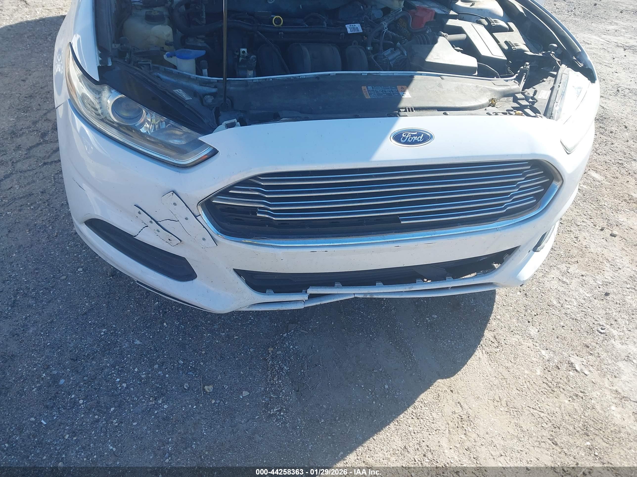 FORD FUSION image 6