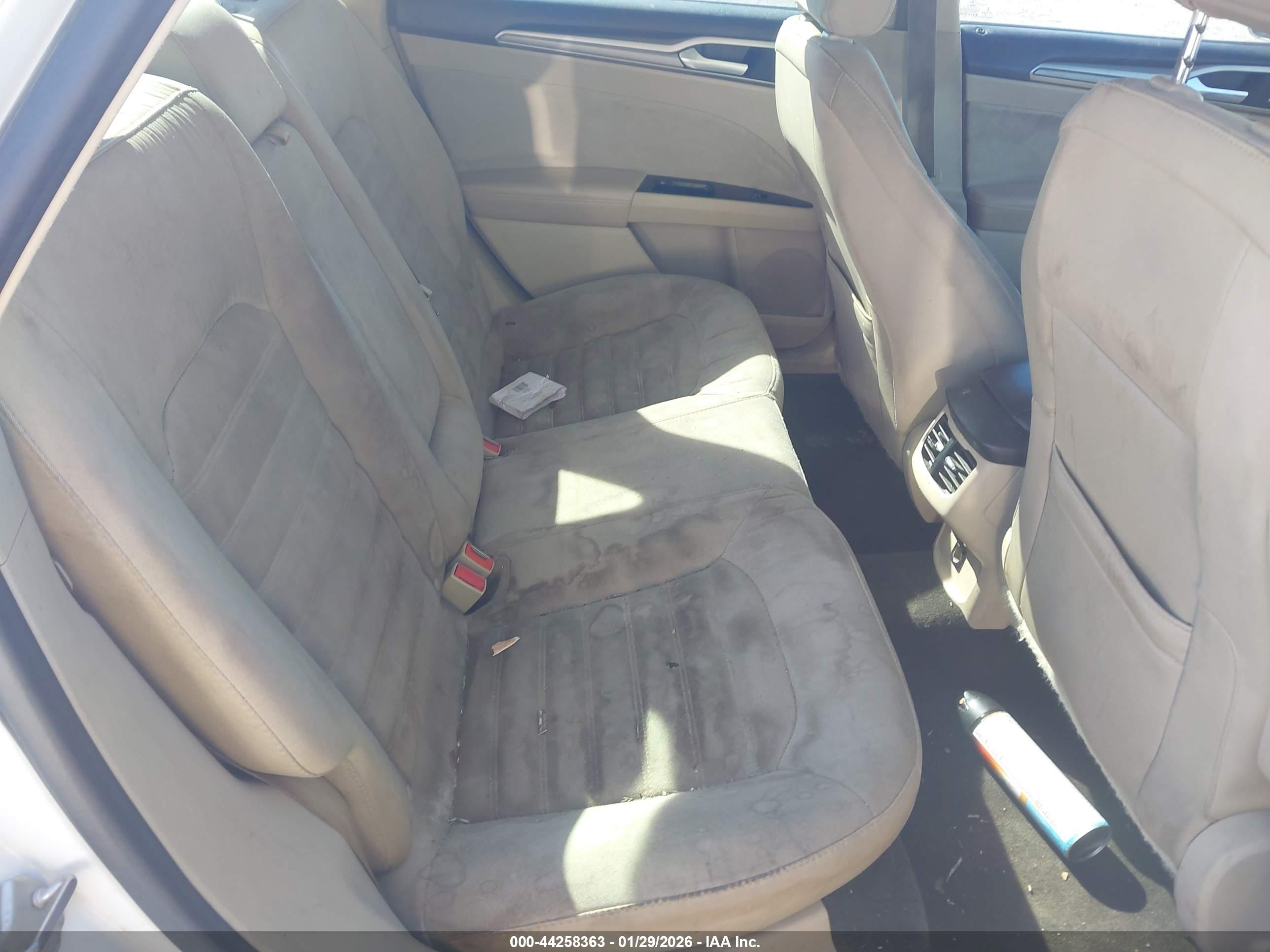FORD FUSION image 8