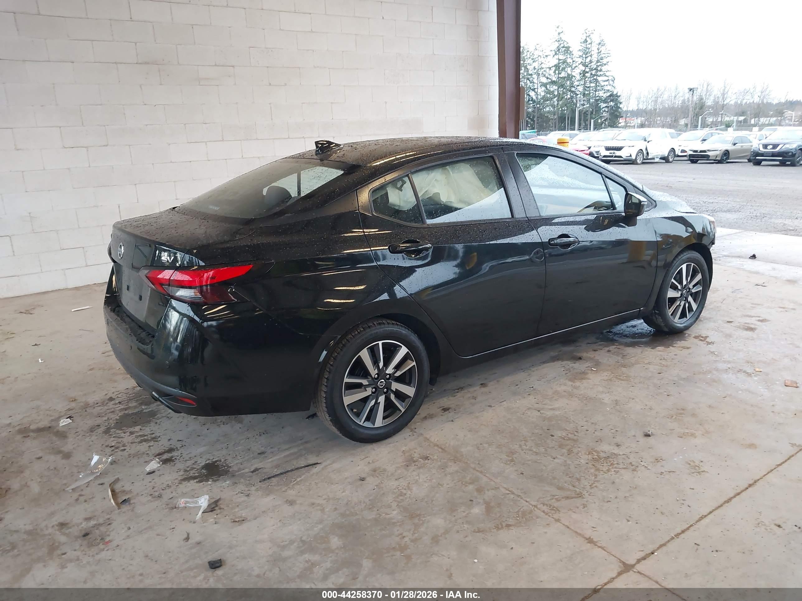 NISSAN VERSA image 4
