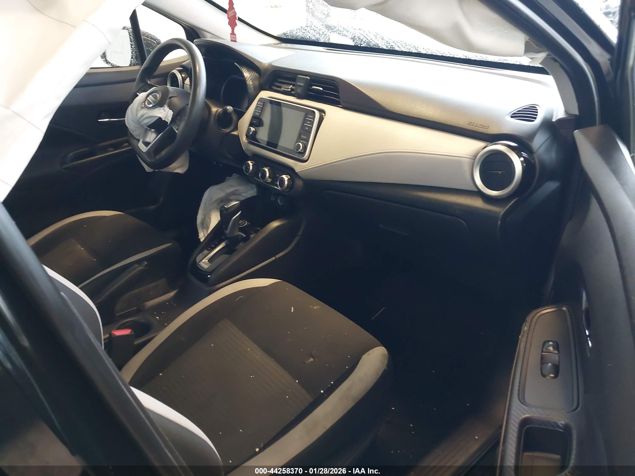 NISSAN VERSA image 5