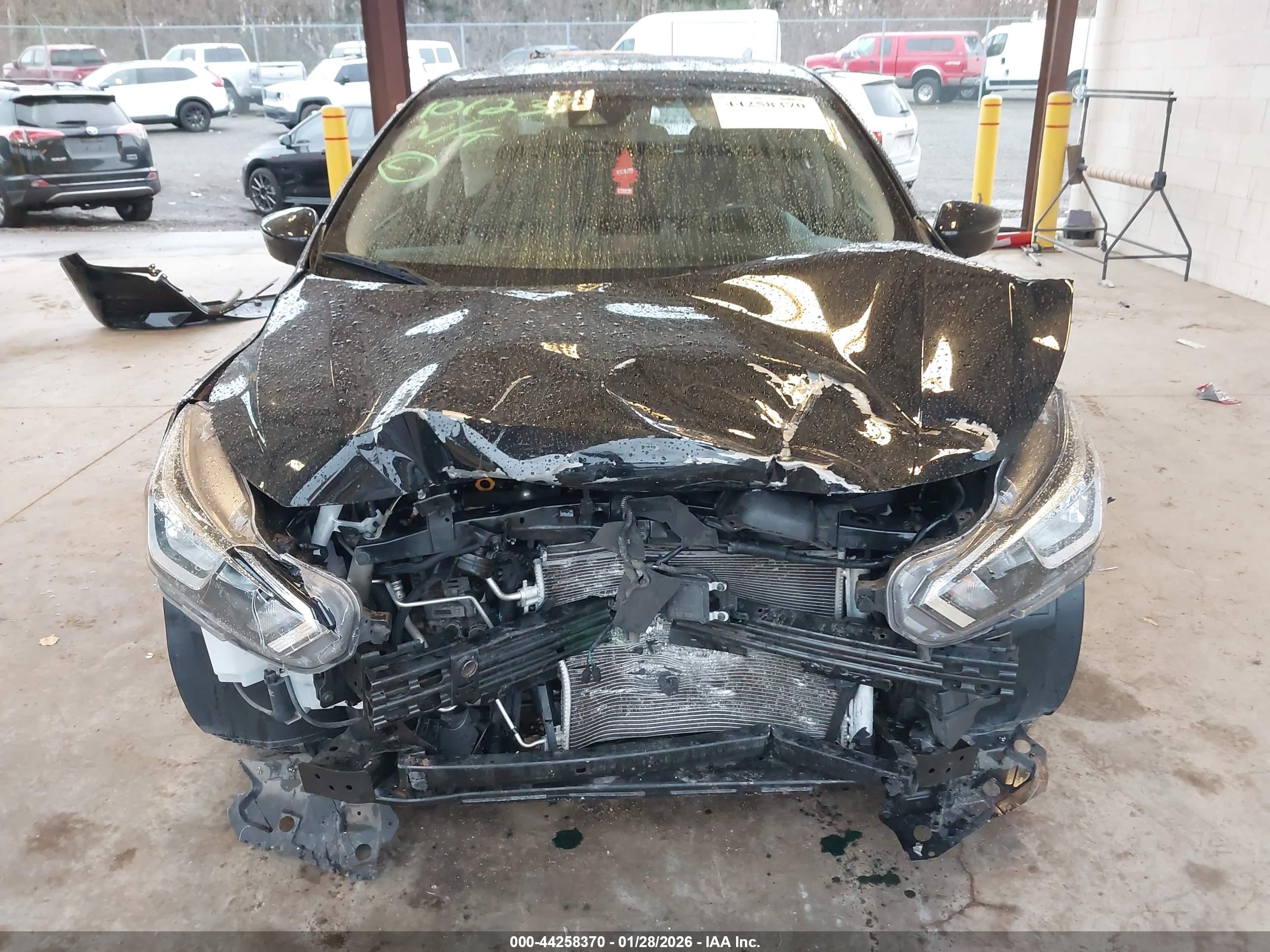 NISSAN VERSA image 6