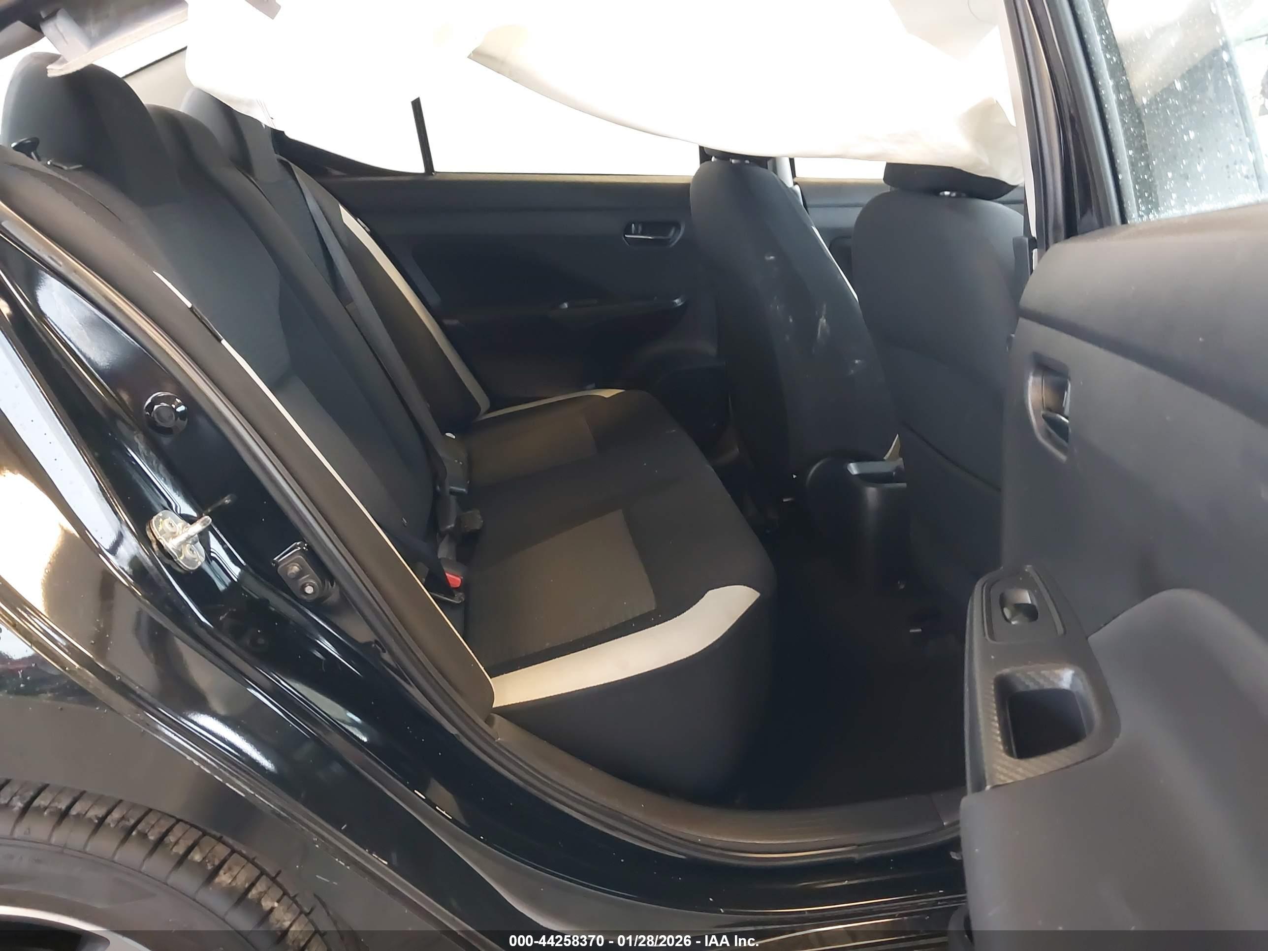 NISSAN VERSA image 8