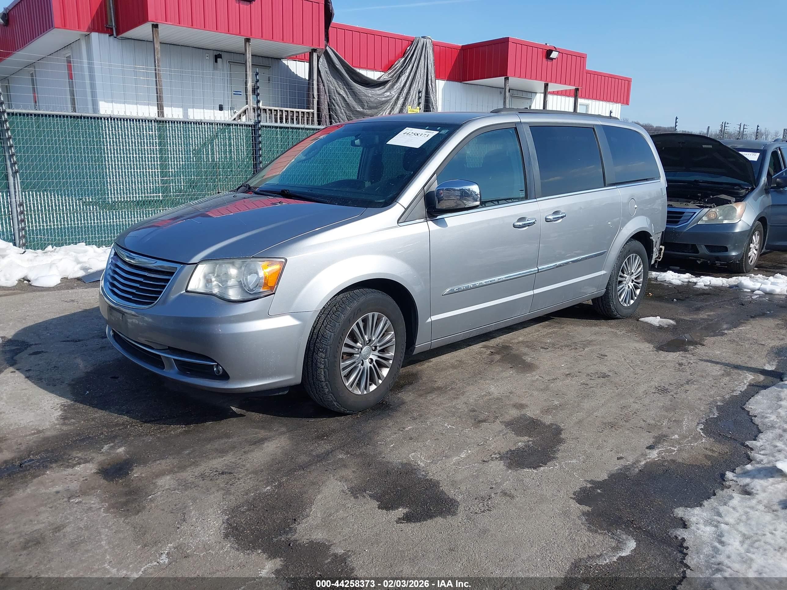 CHRYSLER TOWN image 2