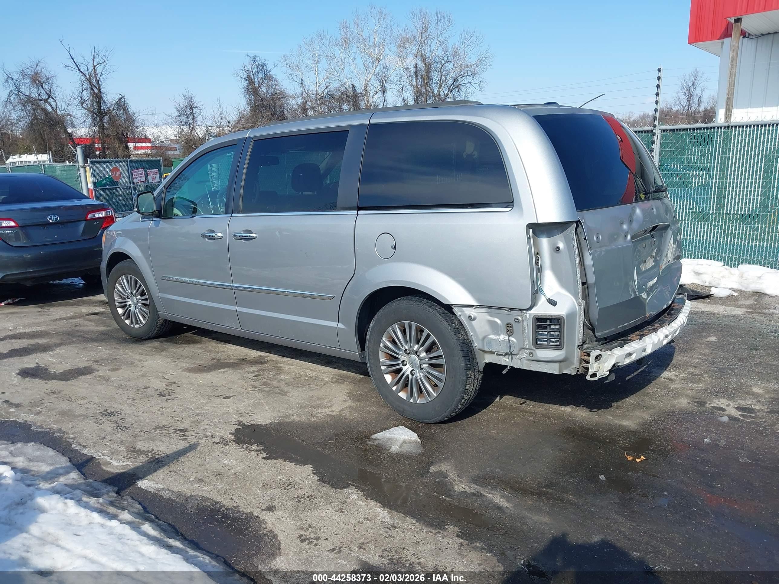 CHRYSLER TOWN image 3
