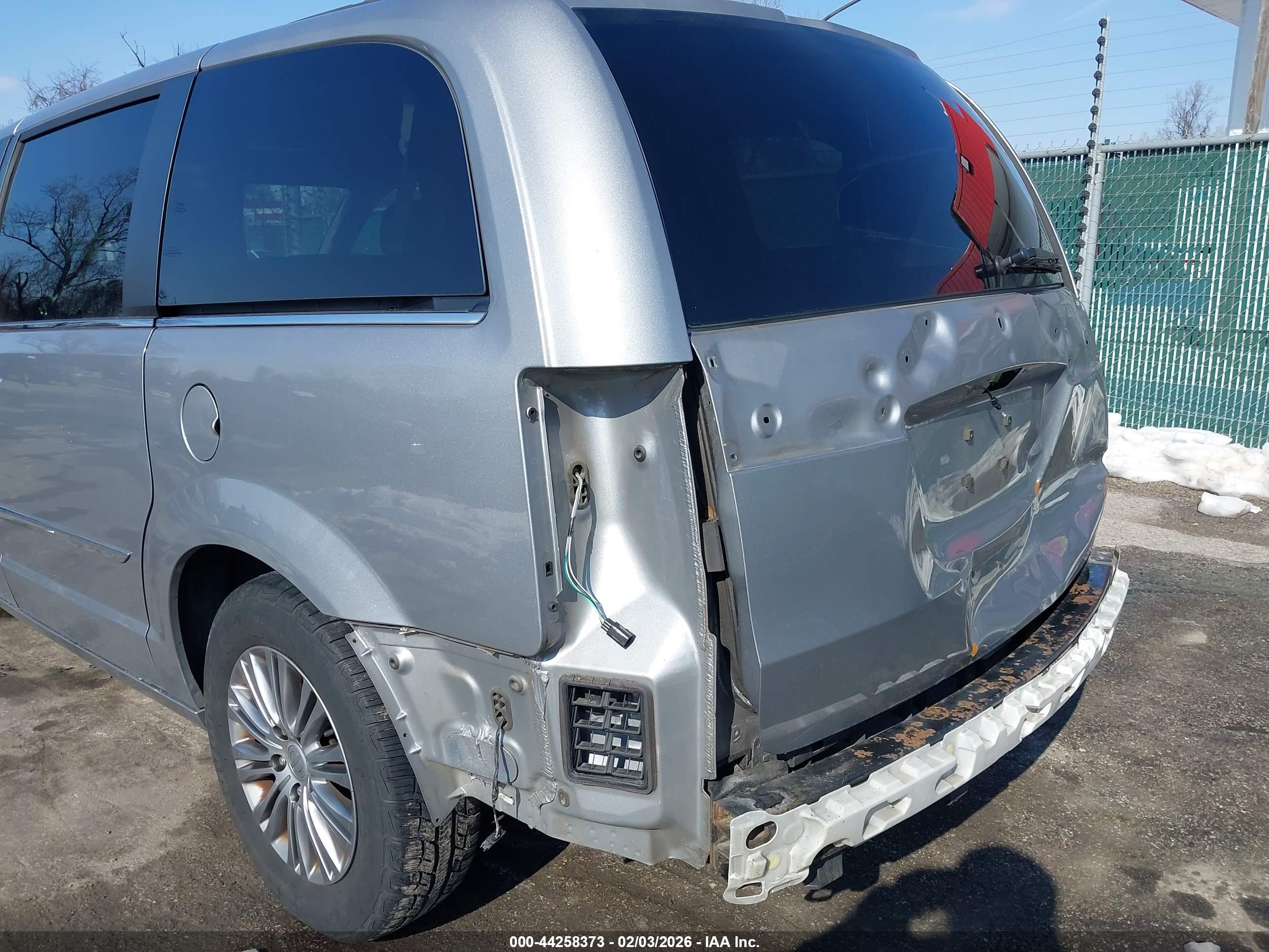 CHRYSLER TOWN image 6