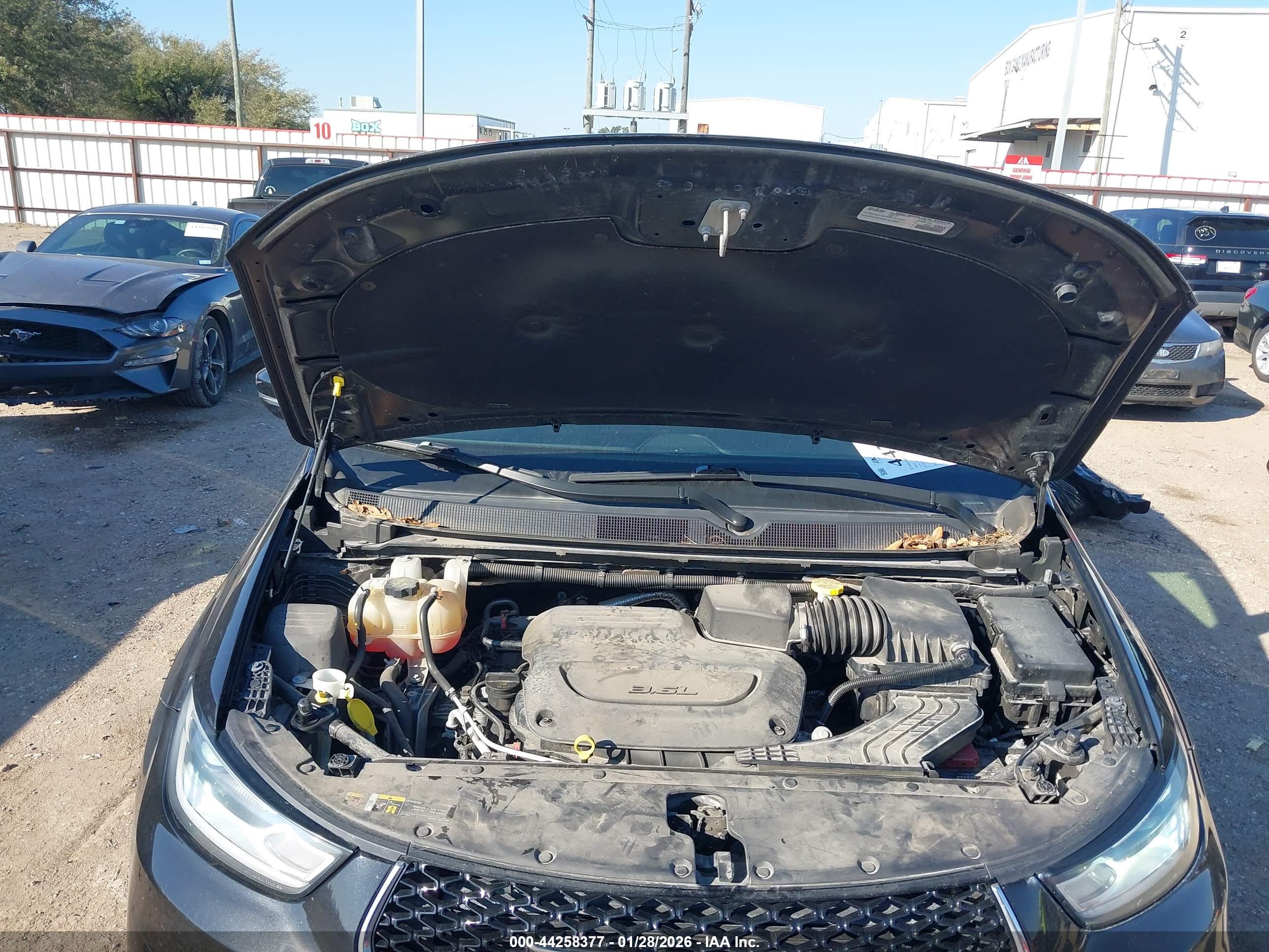 CHRYSLER PACIFICA image 10