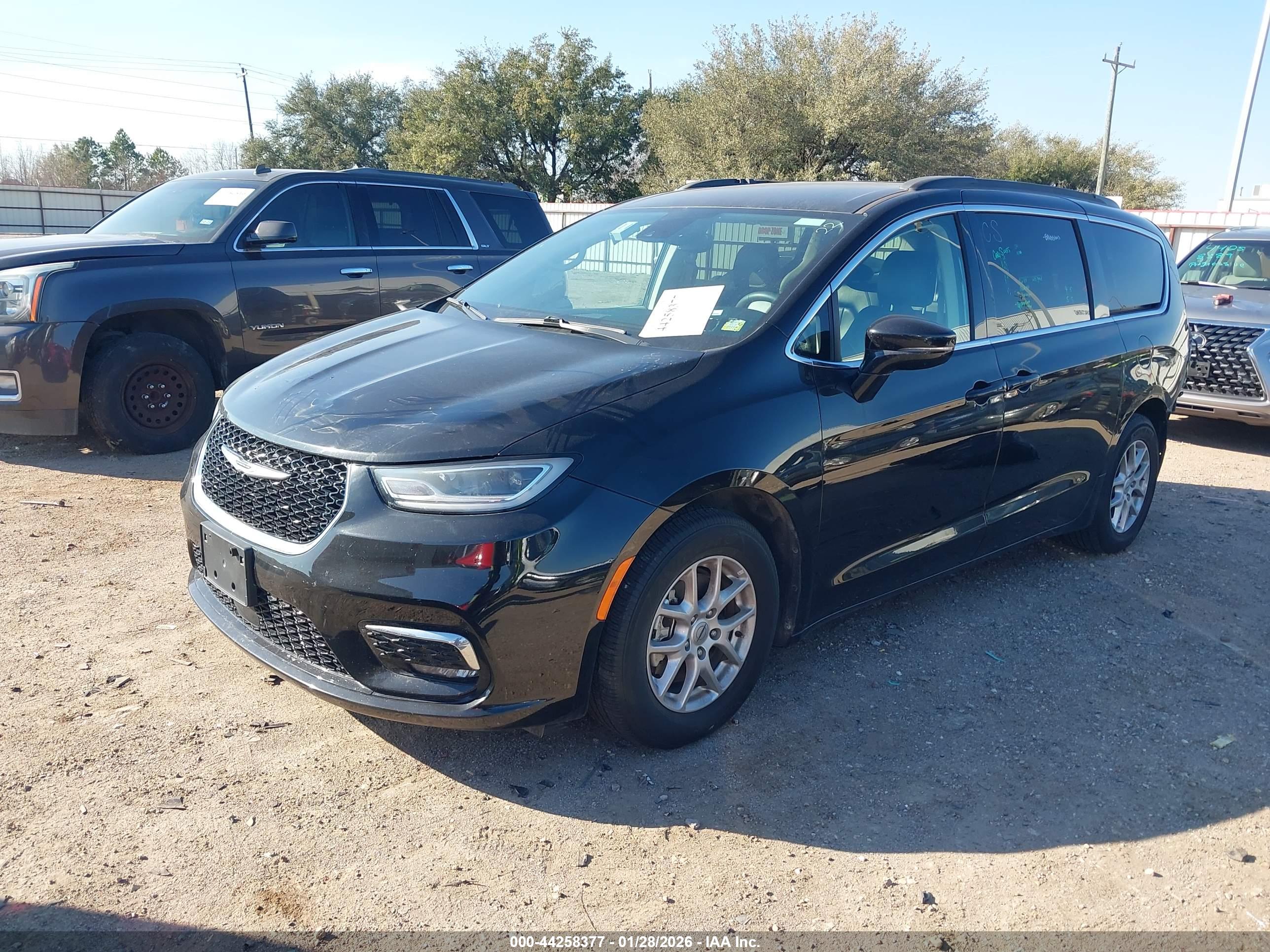 CHRYSLER PACIFICA image 2