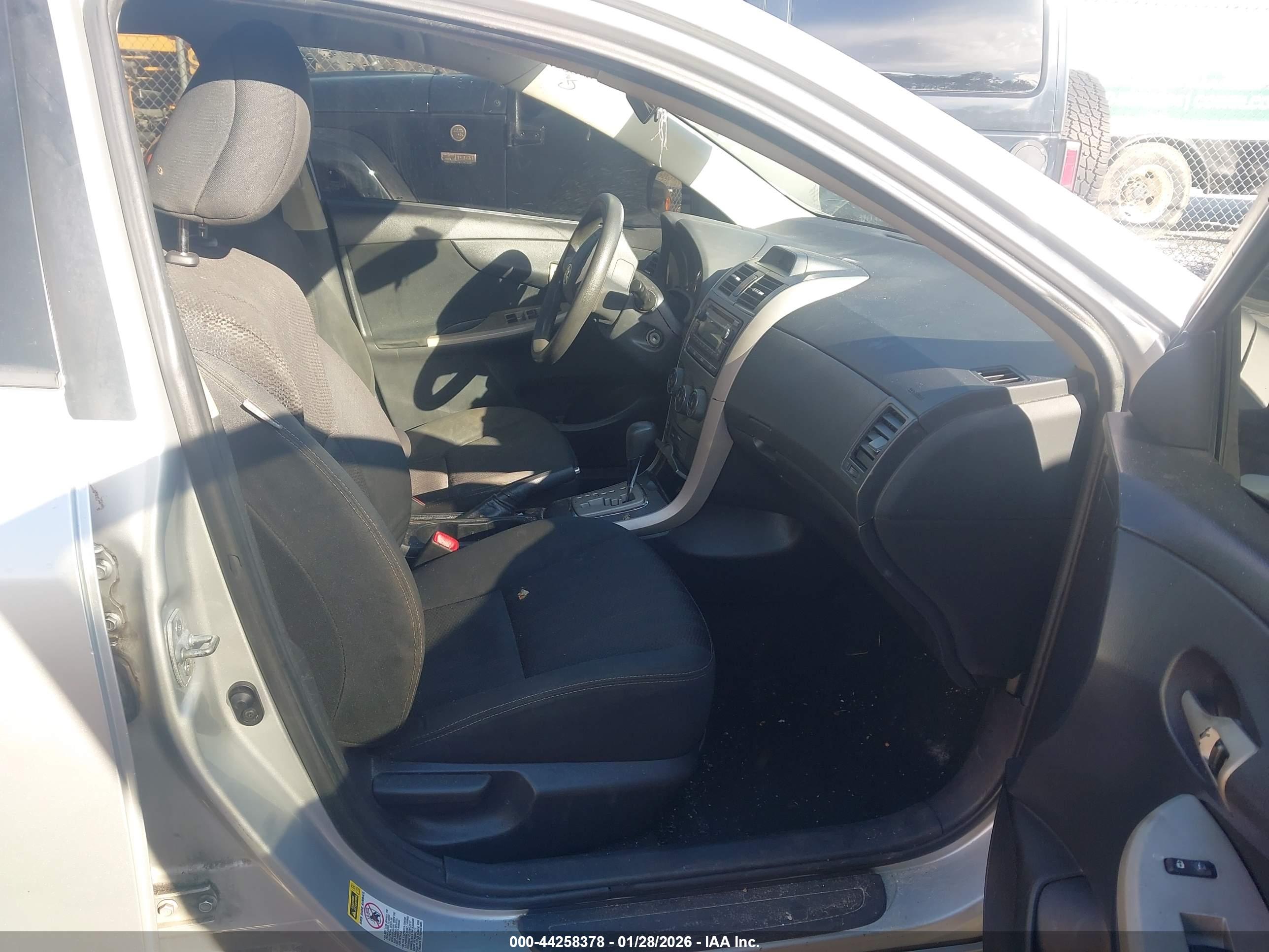 TOYOTA COROLLA image 5