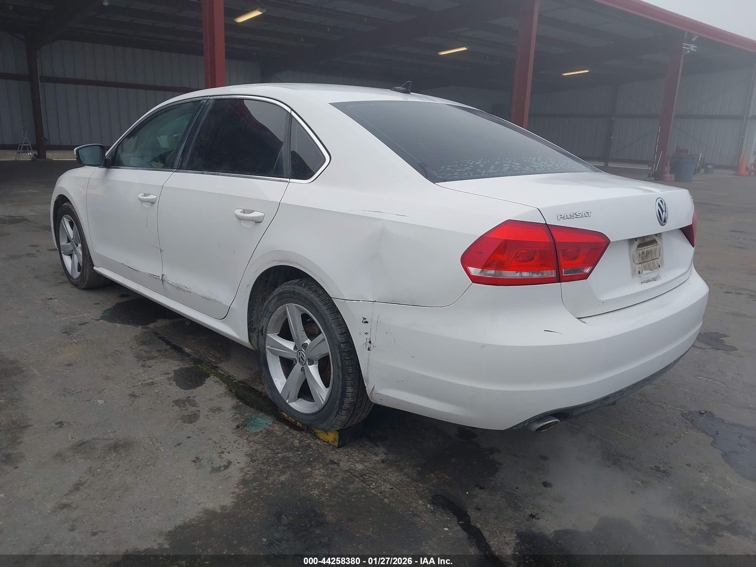 VOLKSWAGEN PASSAT image 3
