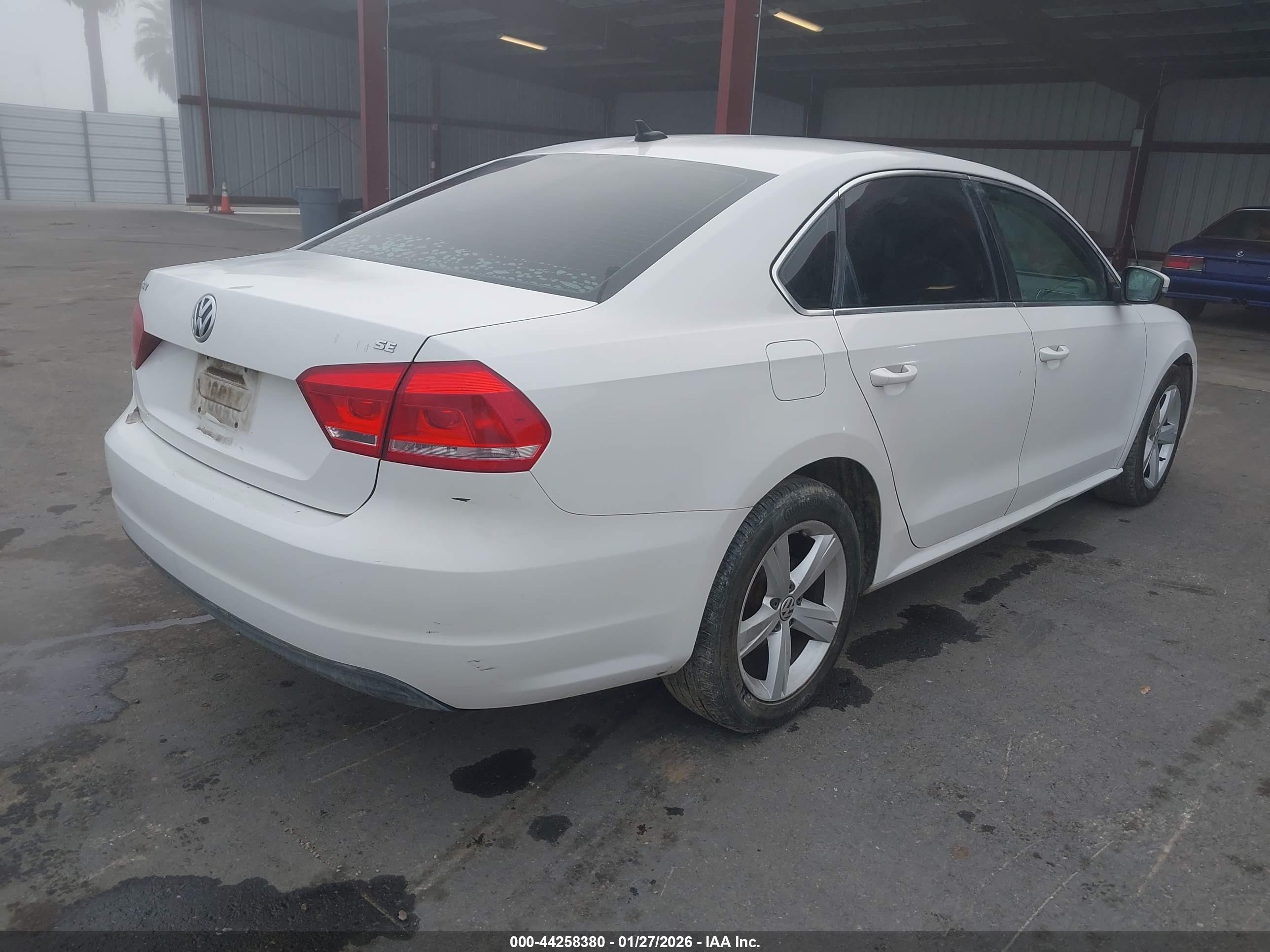 VOLKSWAGEN PASSAT image 4