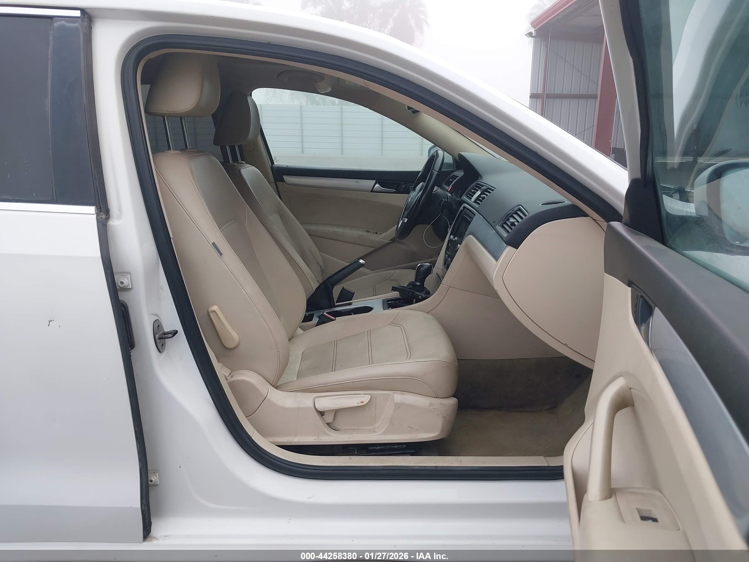 VOLKSWAGEN PASSAT image 5