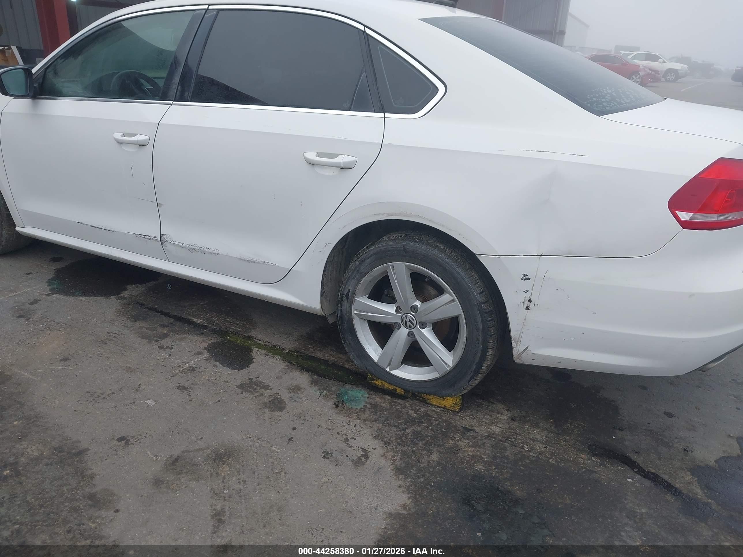 VOLKSWAGEN PASSAT image 6