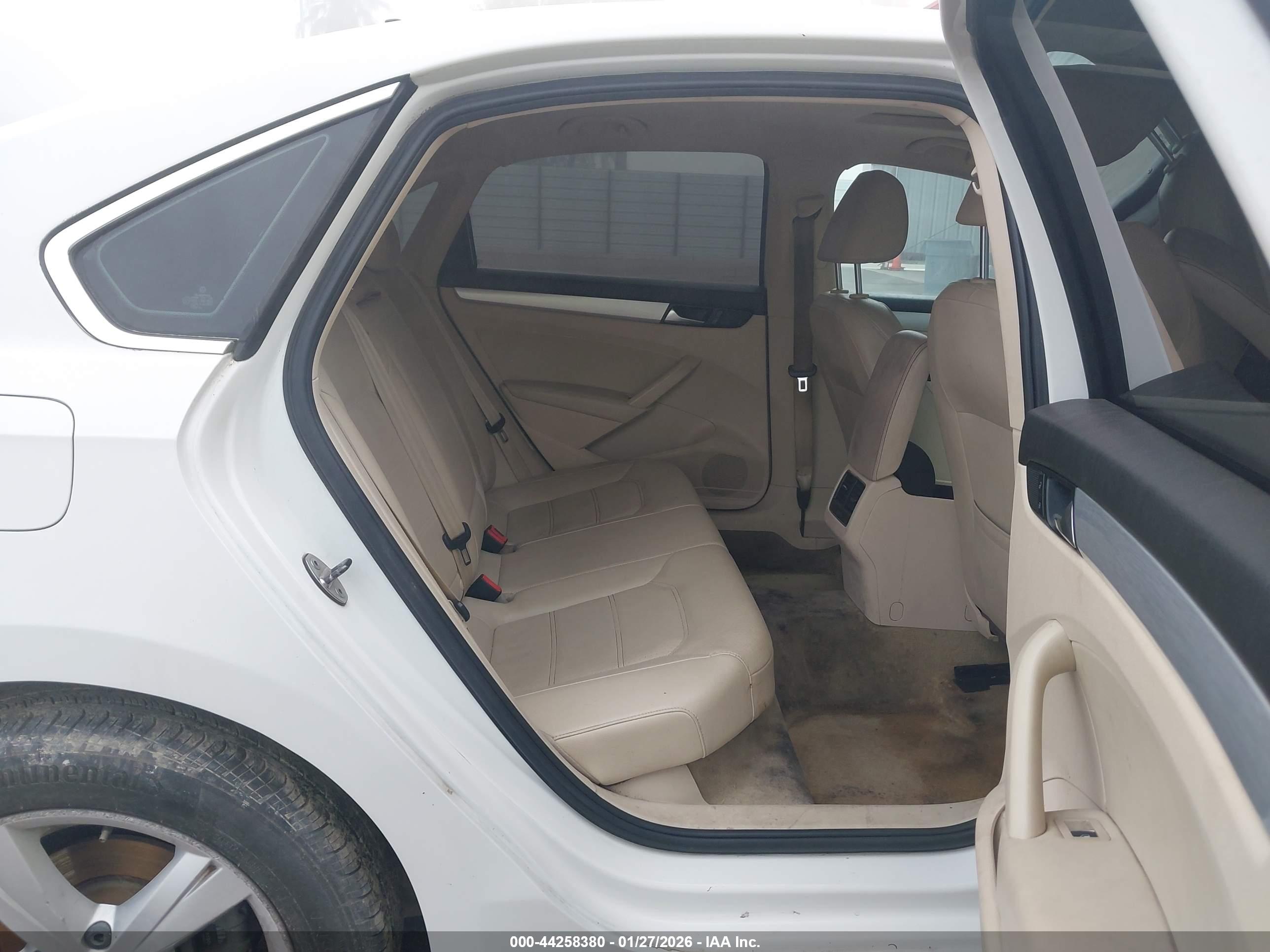 VOLKSWAGEN PASSAT image 8