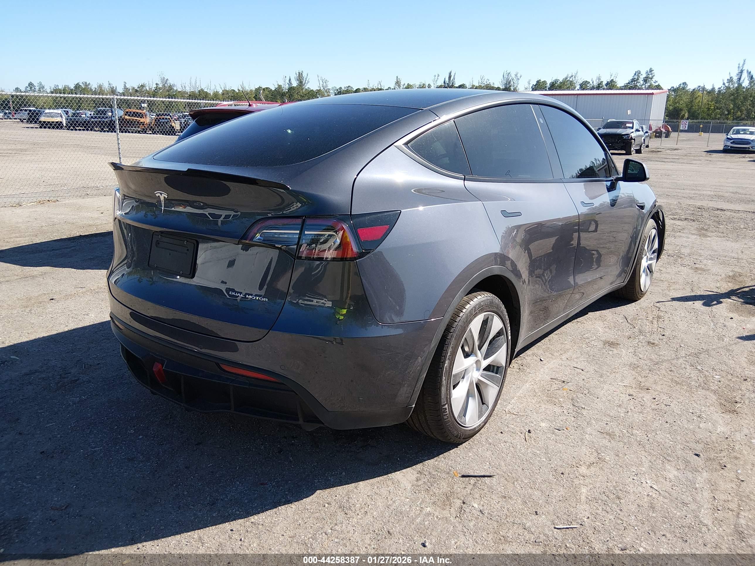 TESLA MODEL image 4