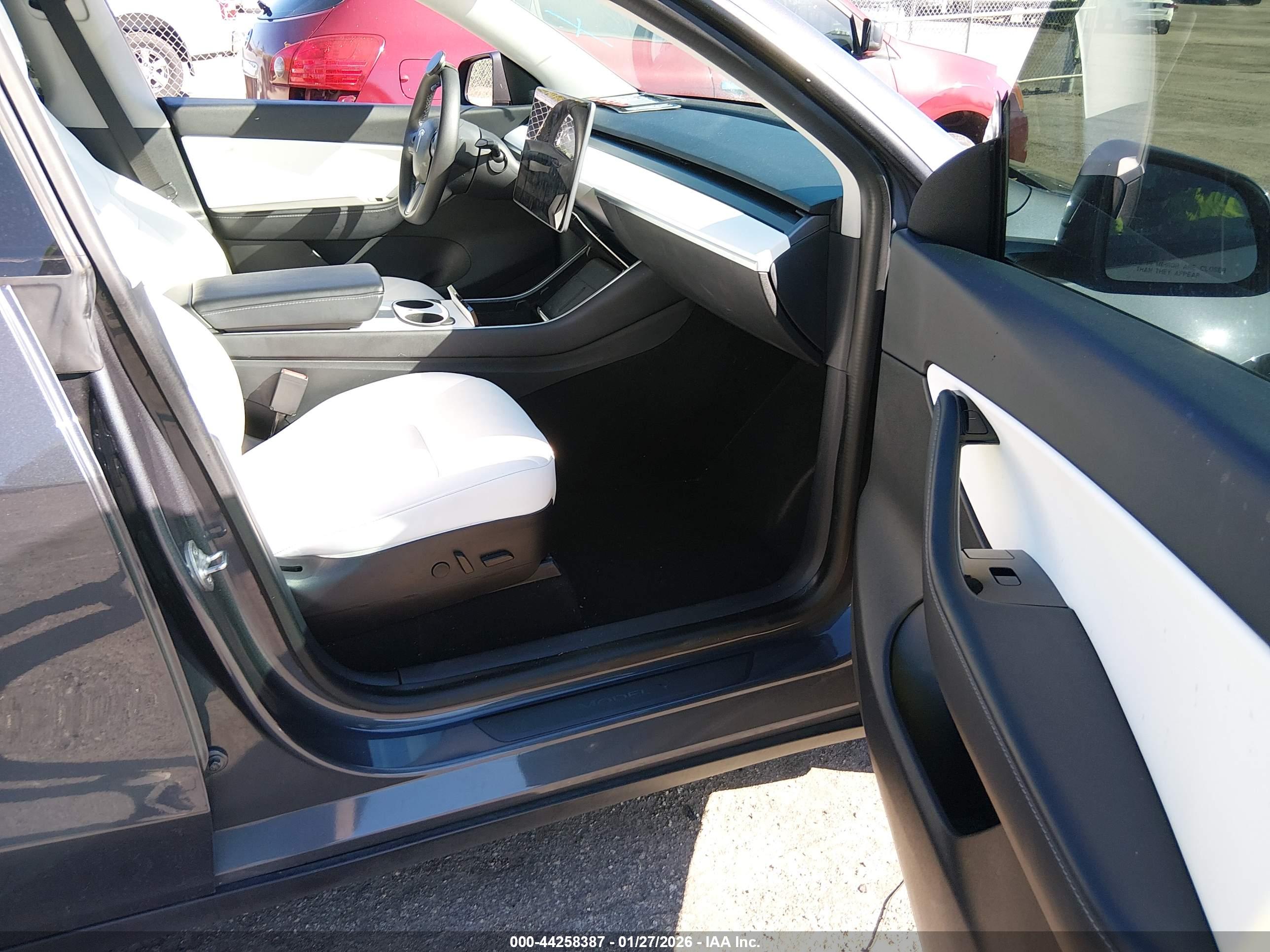 TESLA MODEL image 5