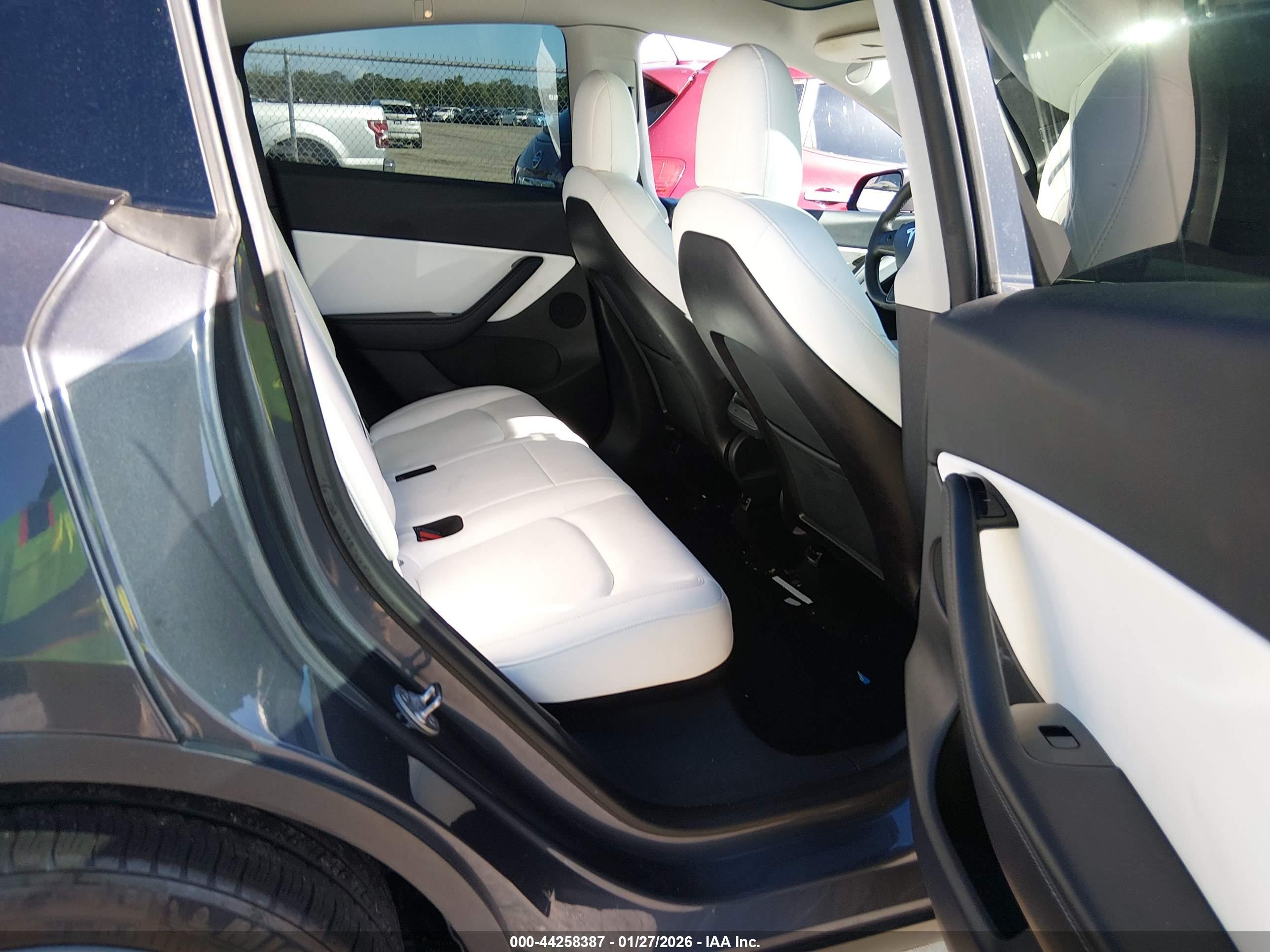 TESLA MODEL image 8