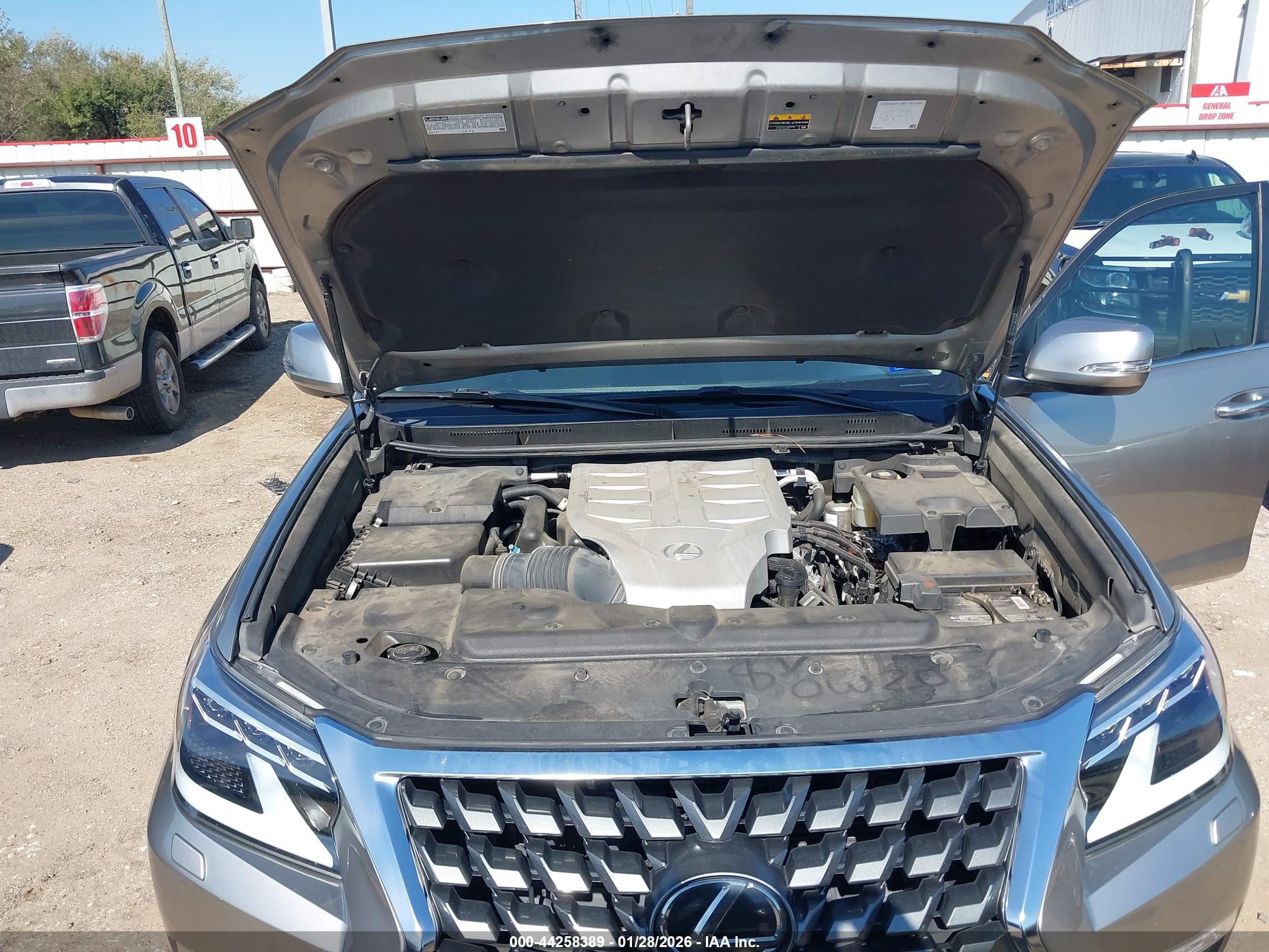 LEXUS GX image 10