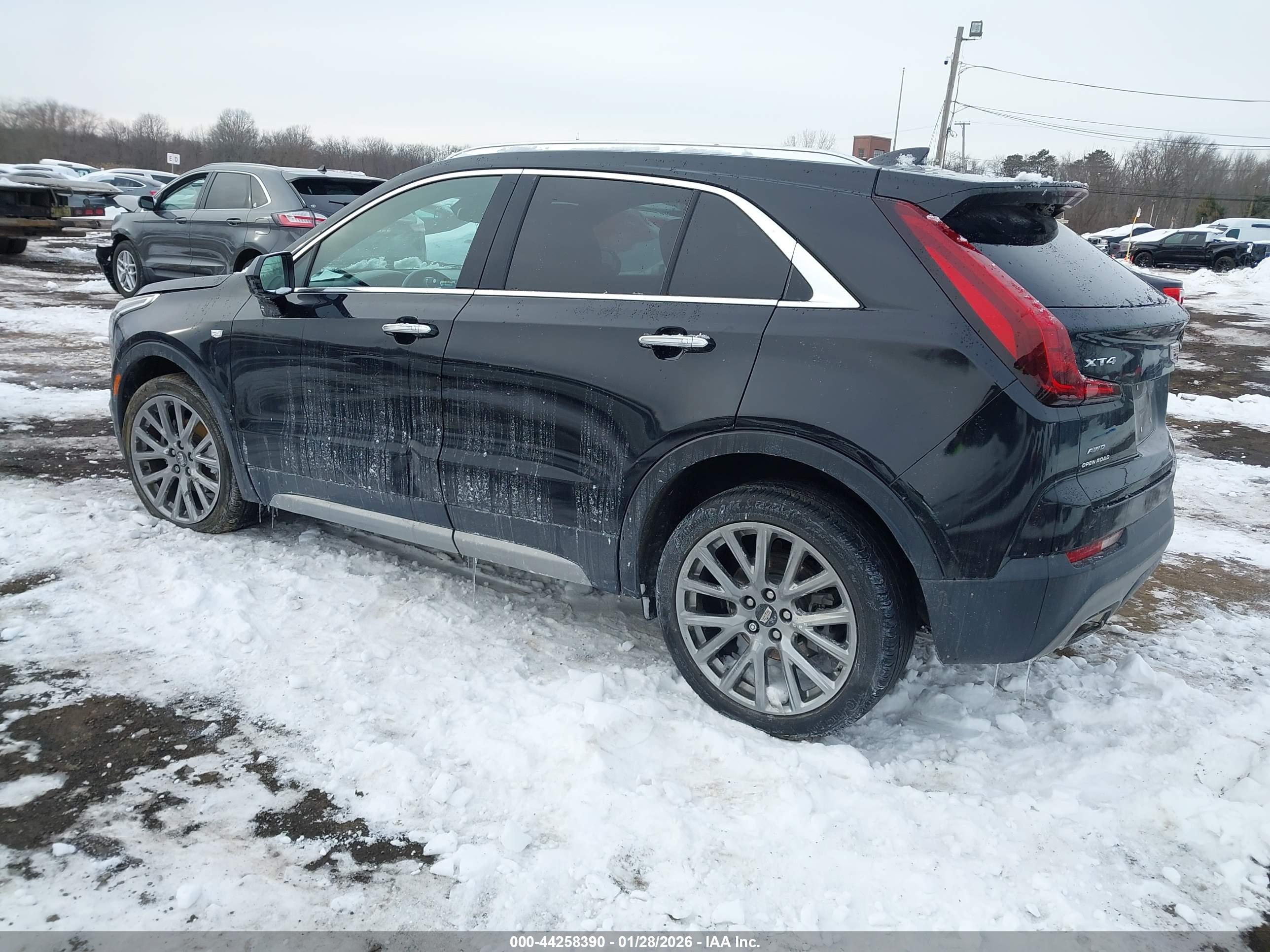 CADILLAC XT4 image 3