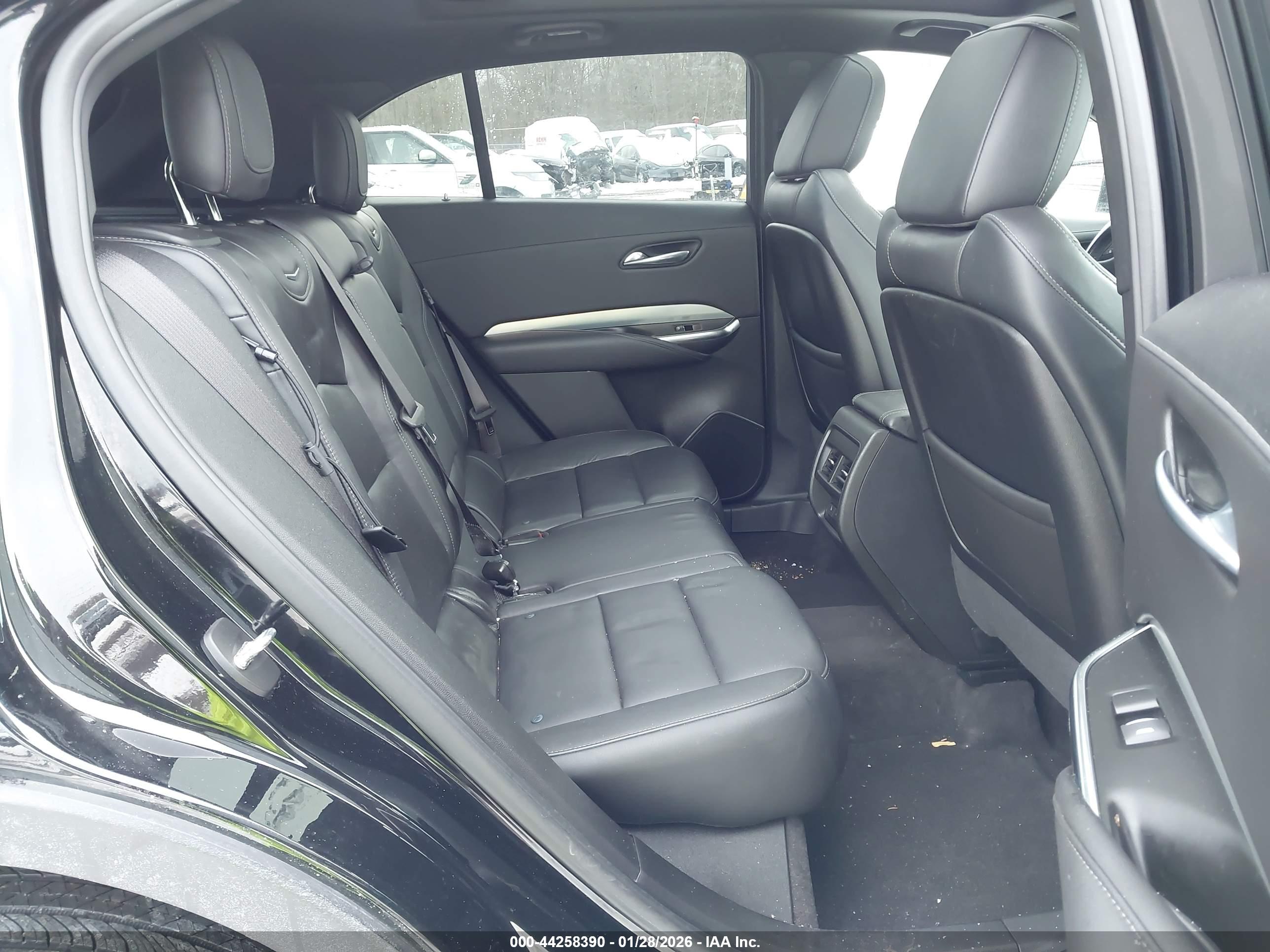 CADILLAC XT4 image 8