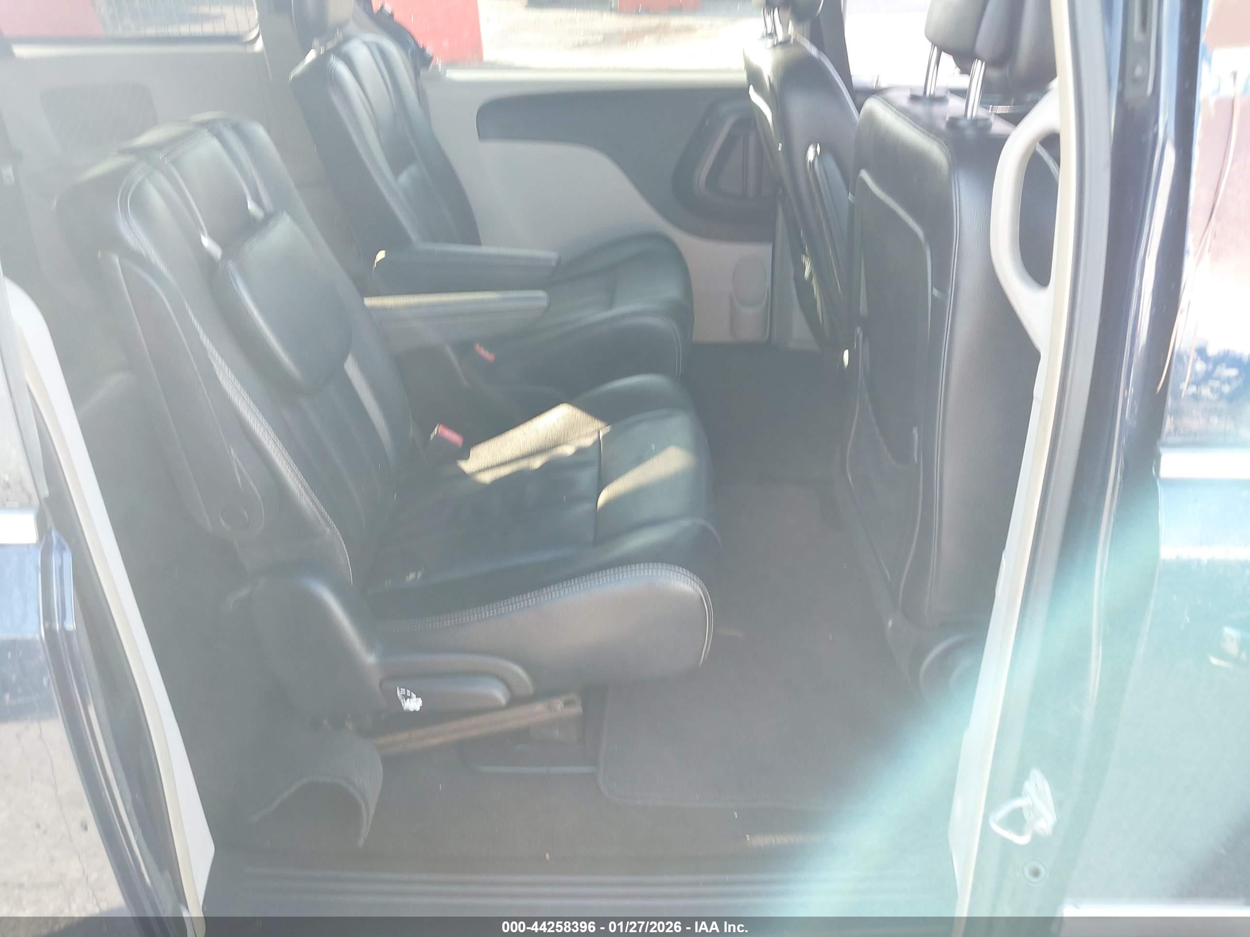 CHRYSLER TOWN image 8