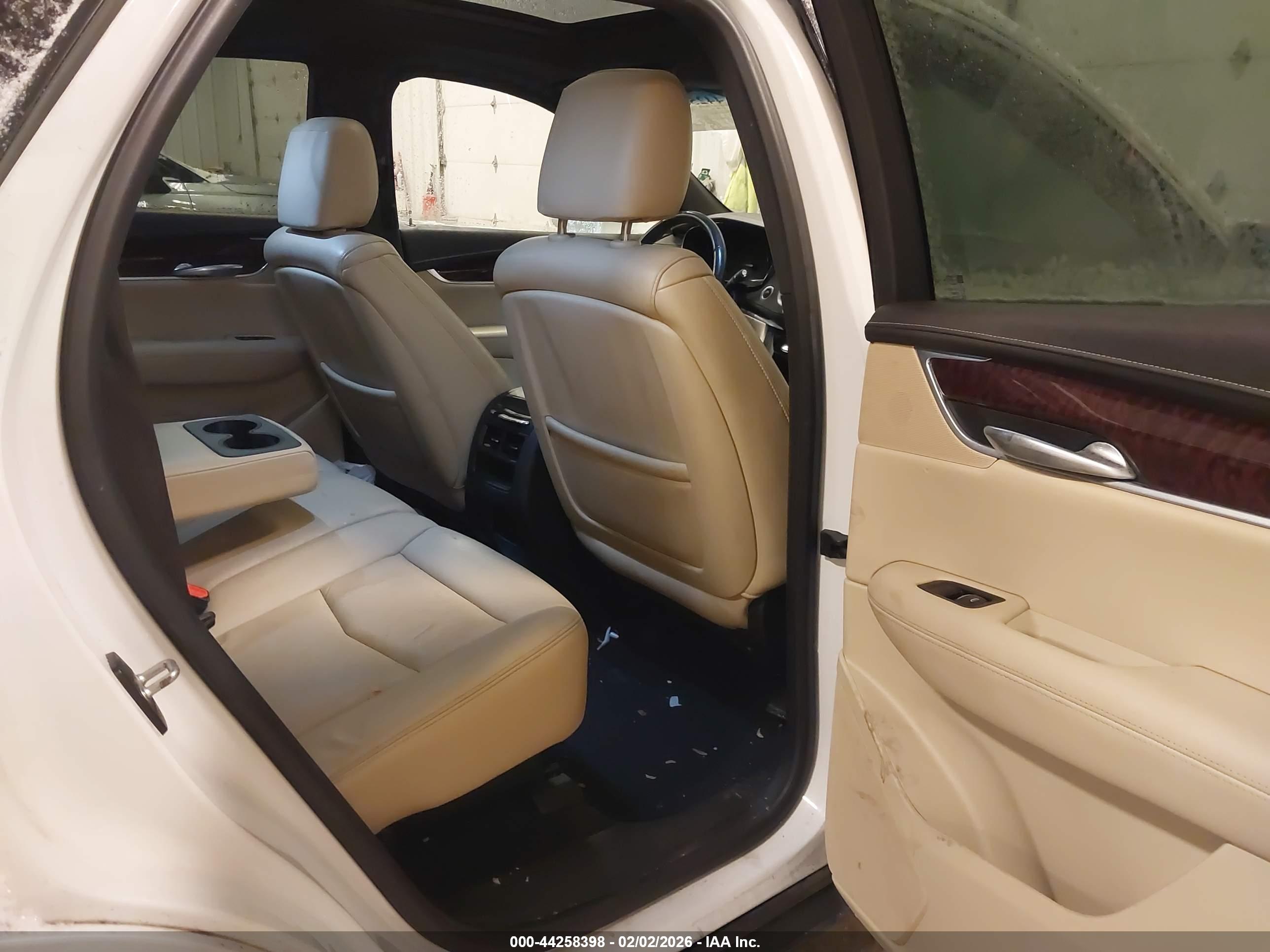 CADILLAC XT5 image 8