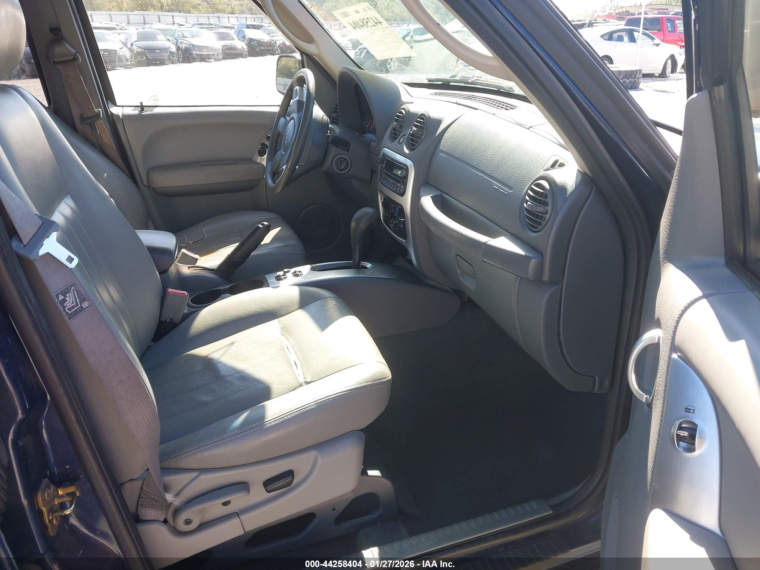 JEEP LIBERTY image 5