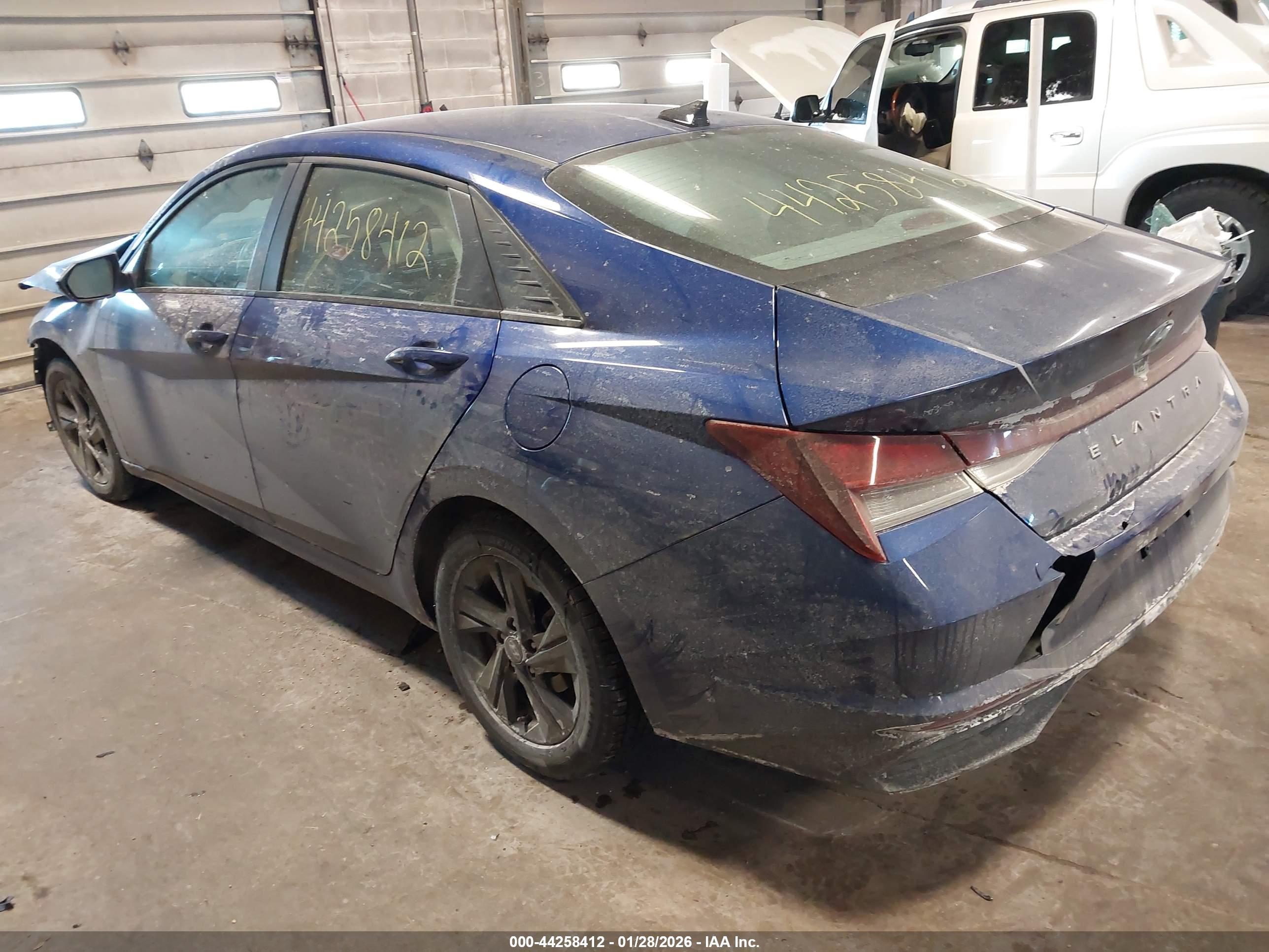 HYUNDAI ELANTRA image 3