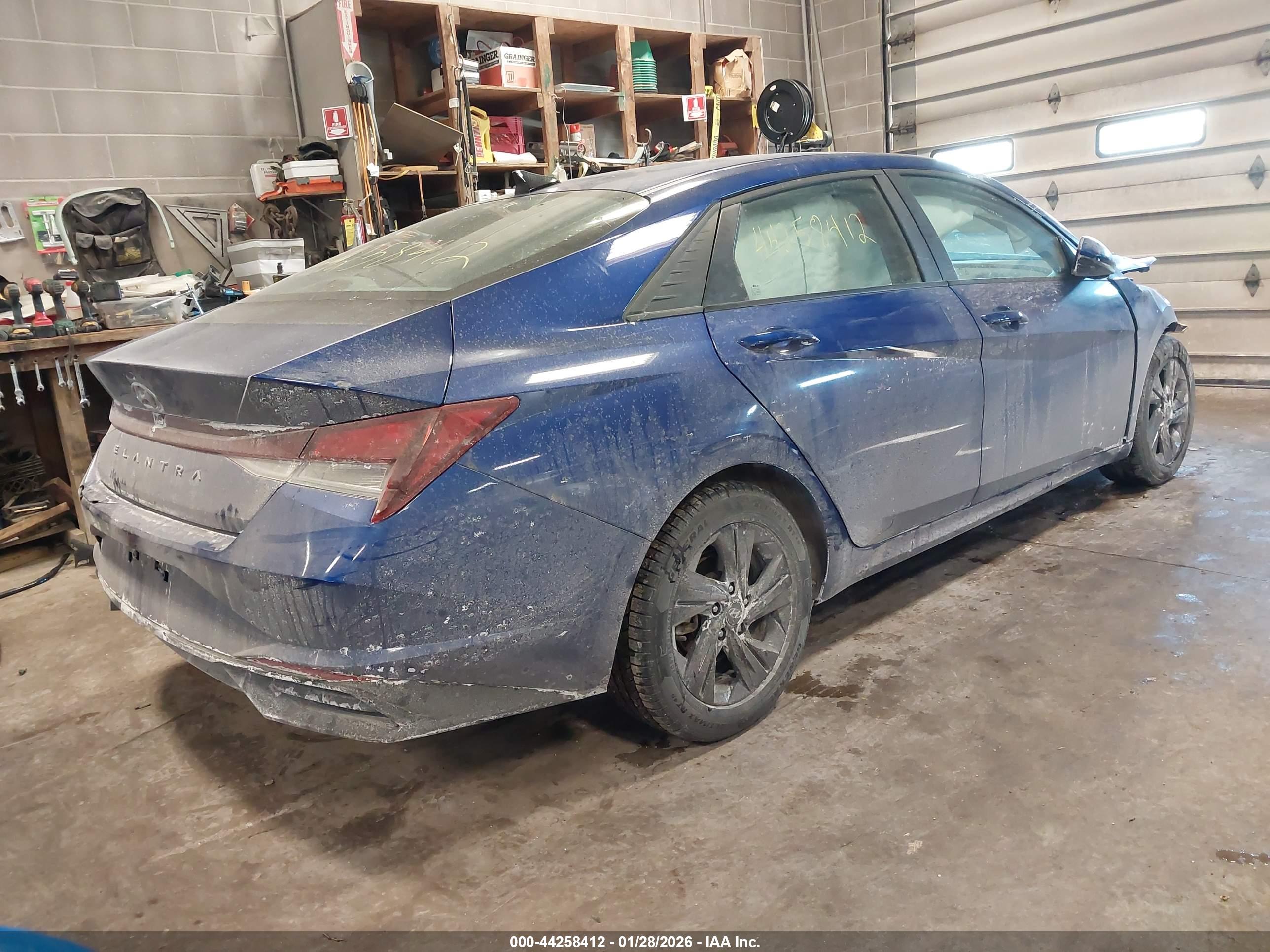 HYUNDAI ELANTRA image 4