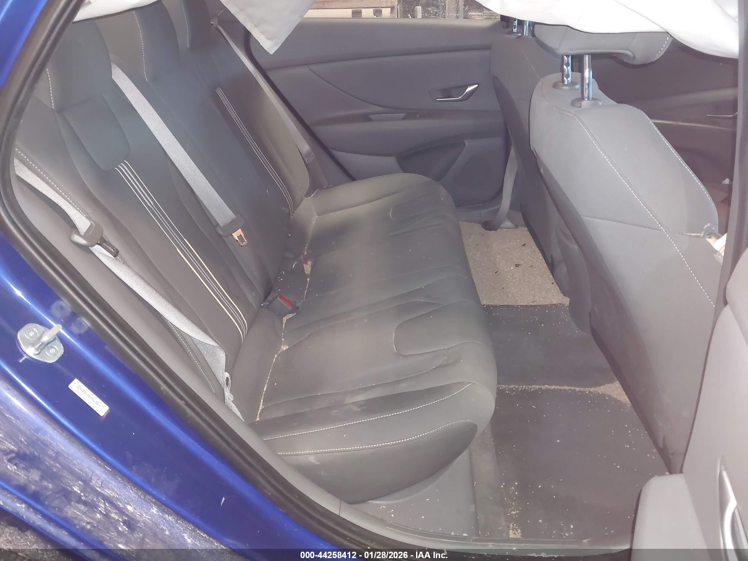 HYUNDAI ELANTRA image 8