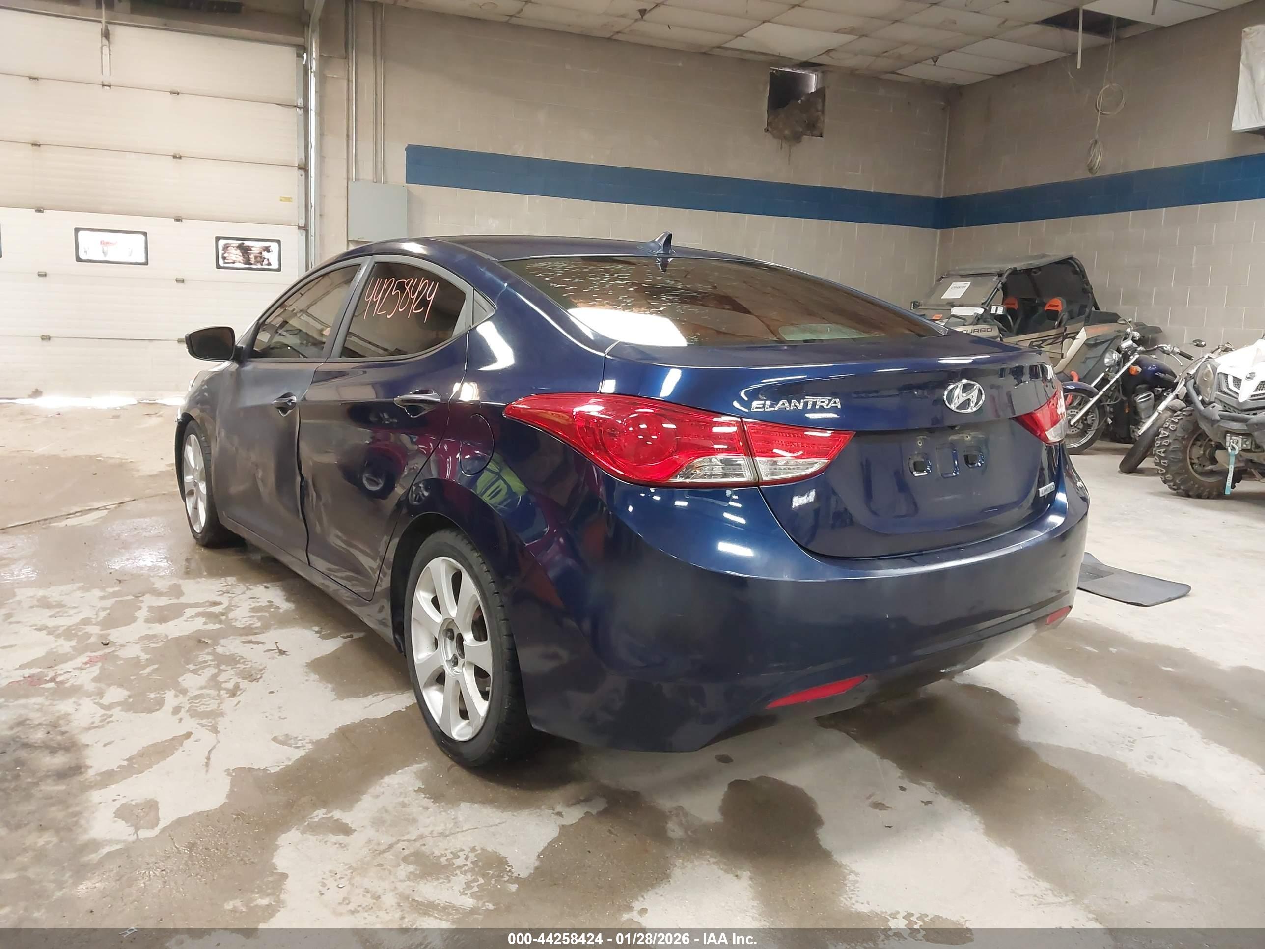 HYUNDAI ELANTRA image 3