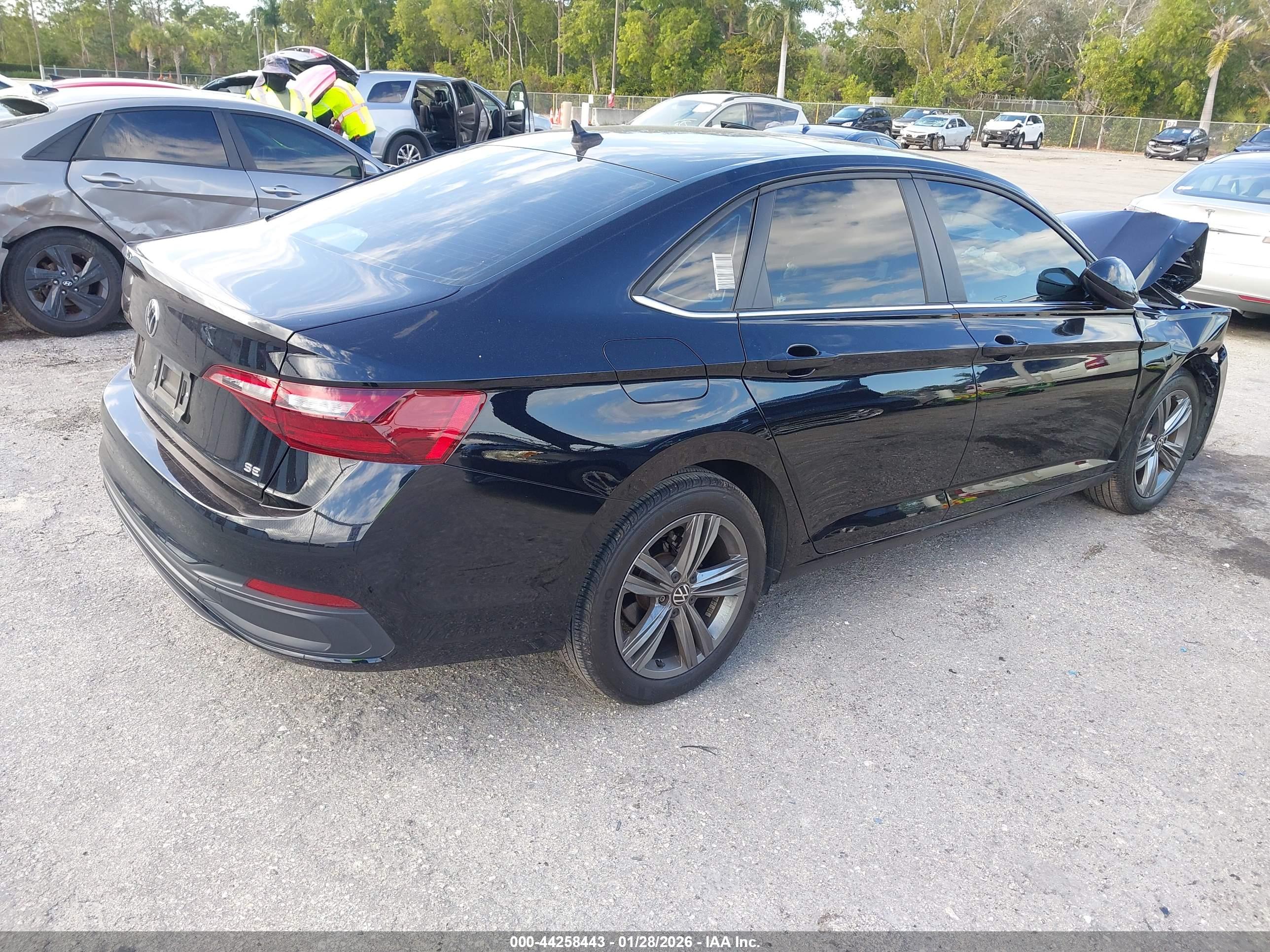 VOLKSWAGEN JETTA image 4