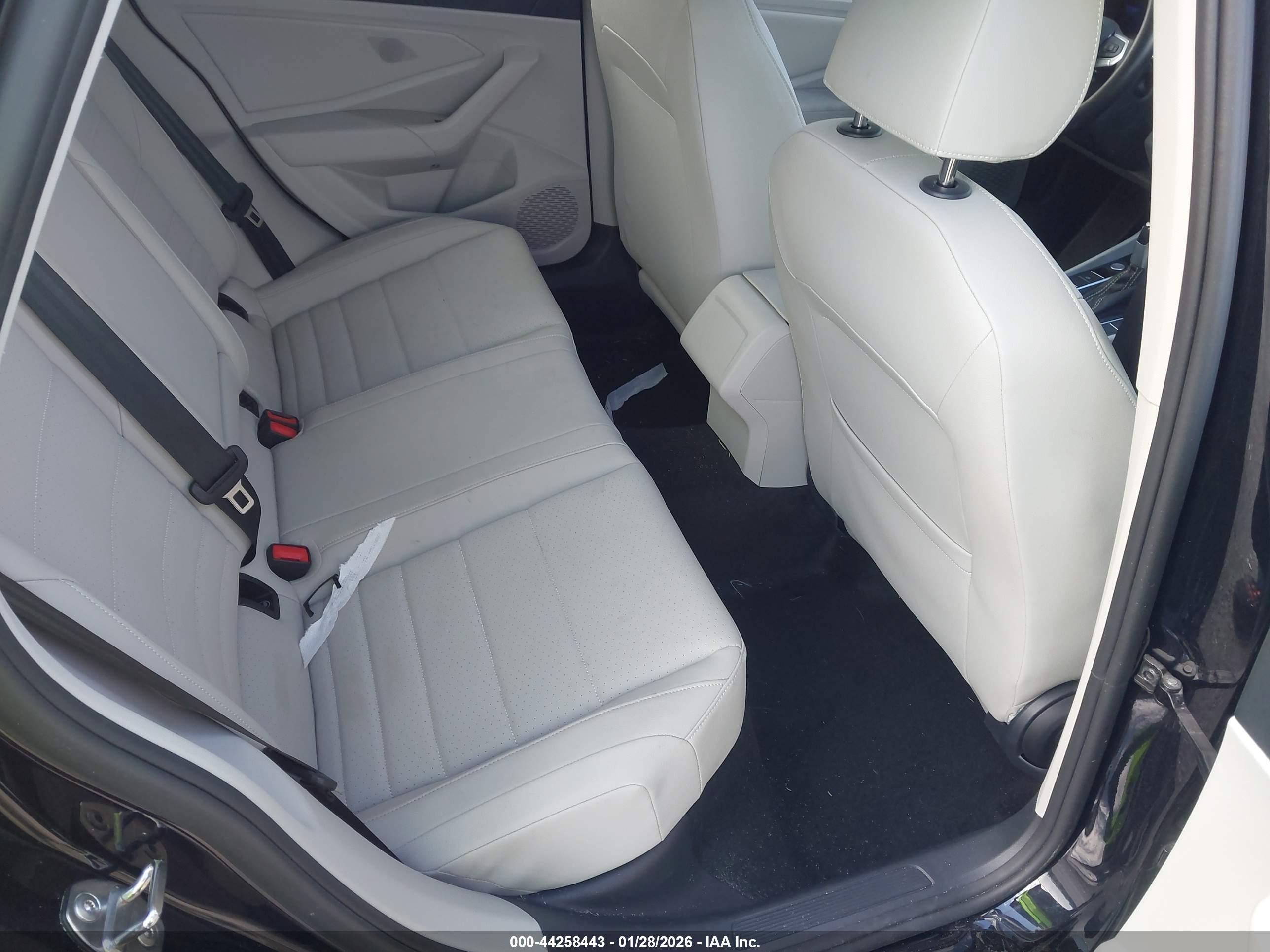 VOLKSWAGEN JETTA image 8