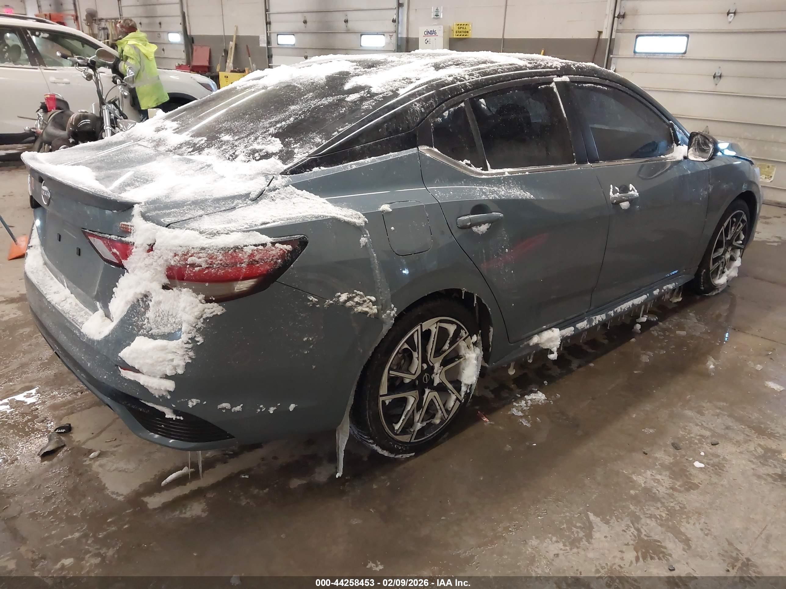 NISSAN SENTRA image 4
