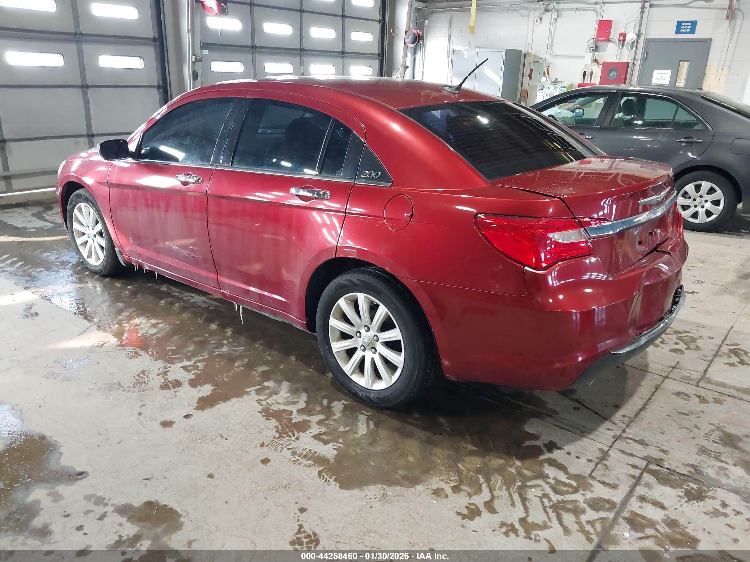 CHRYSLER 200 image 3