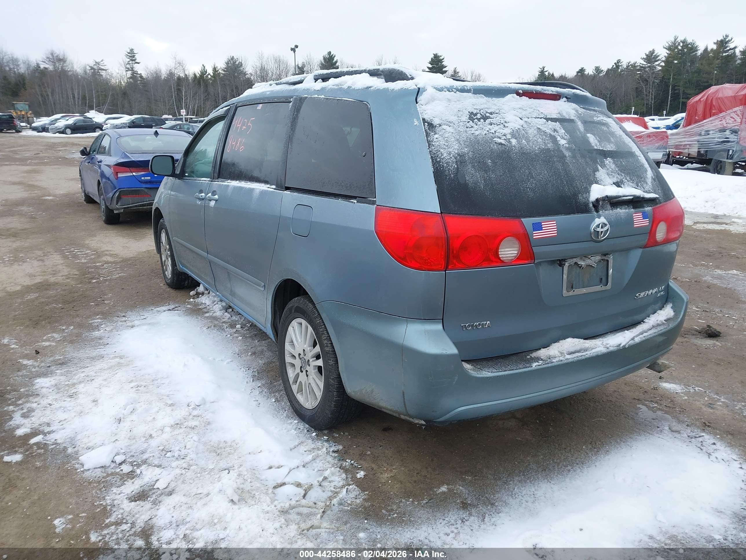 TOYOTA SIENNA image 3