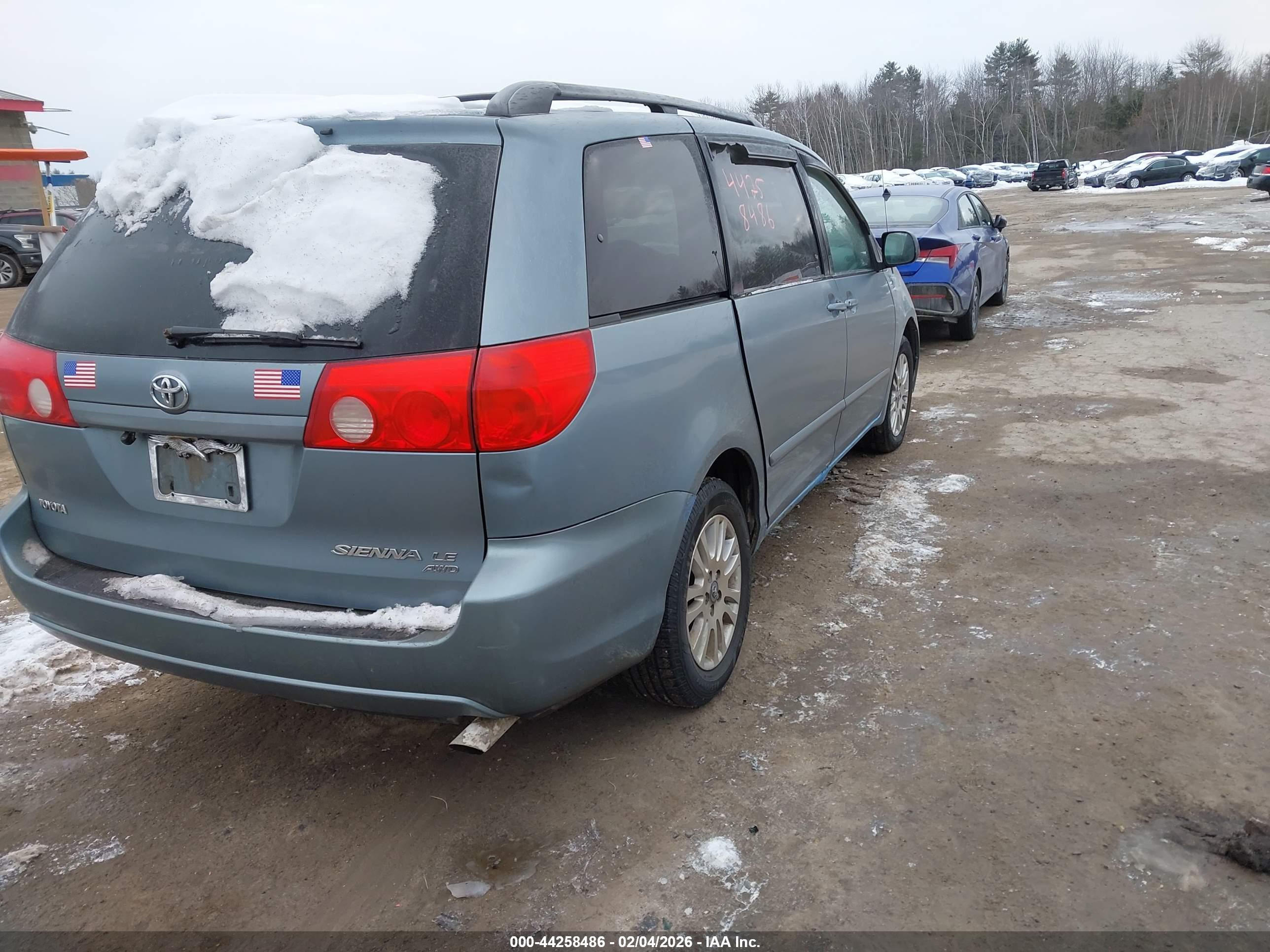TOYOTA SIENNA image 4