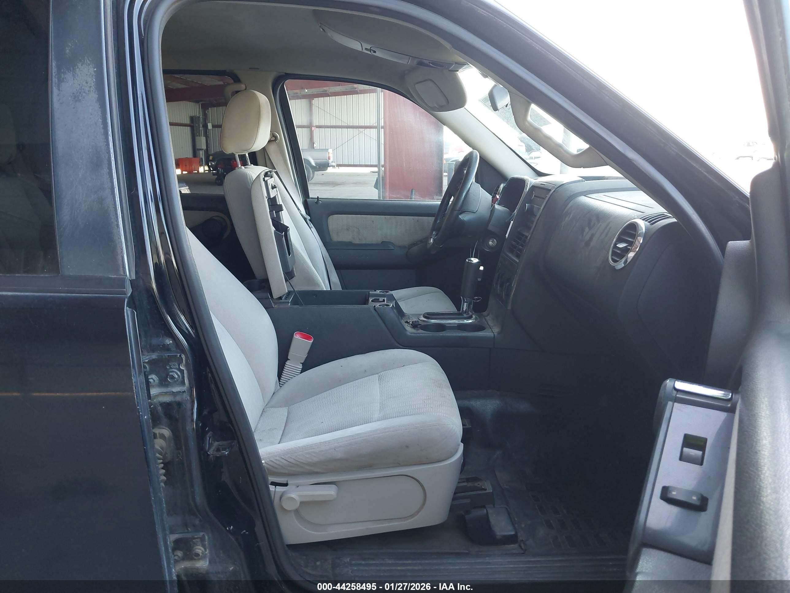 FORD EXPLORER image 5