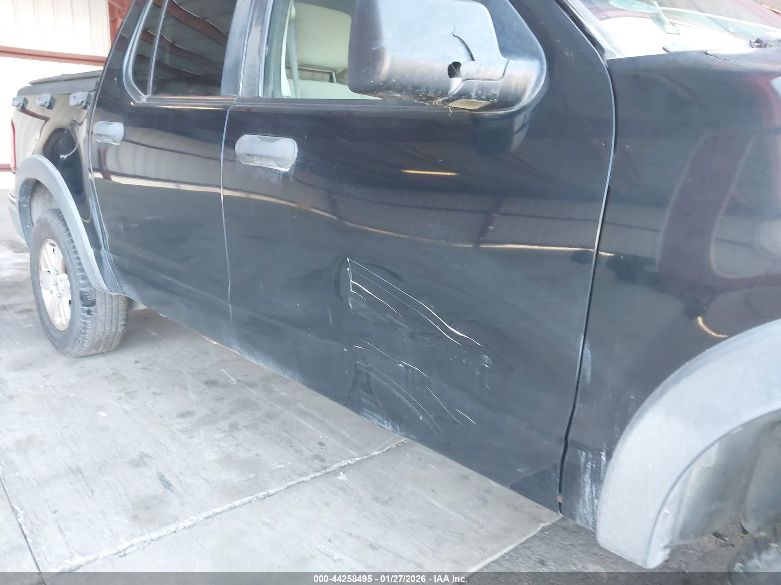 FORD EXPLORER image 6
