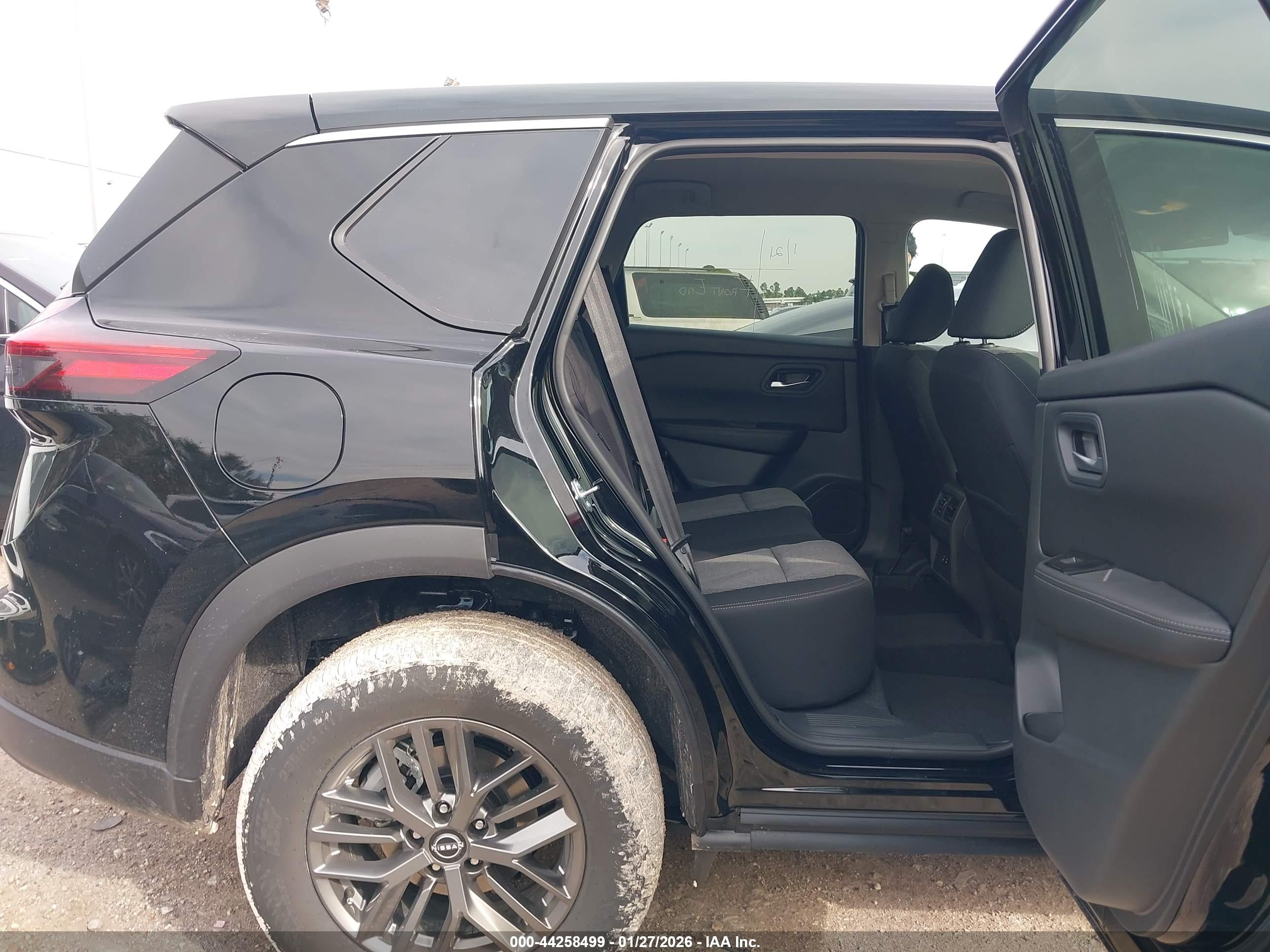 NISSAN ROGUE image 8