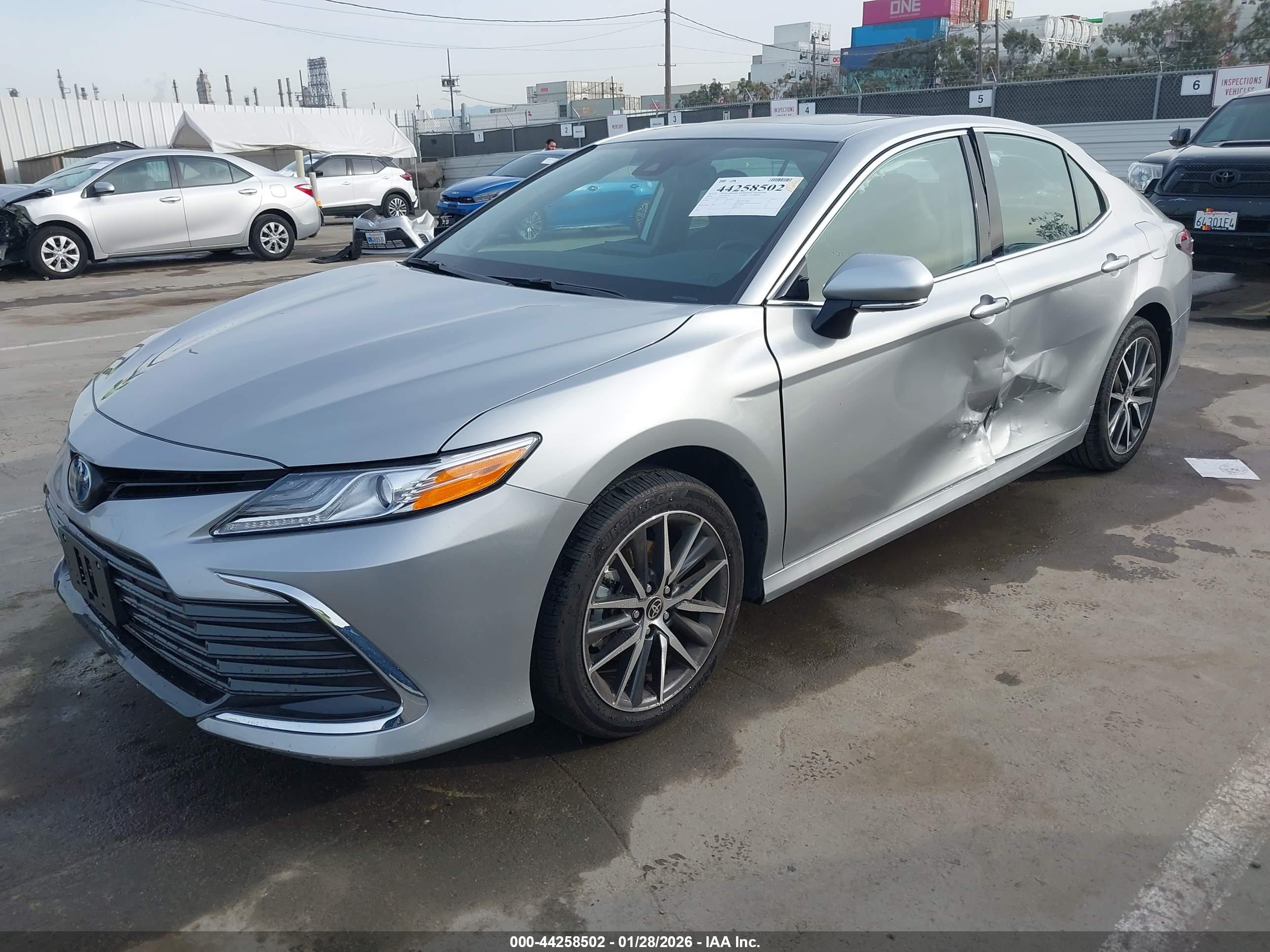 TOYOTA CAMRY image 2