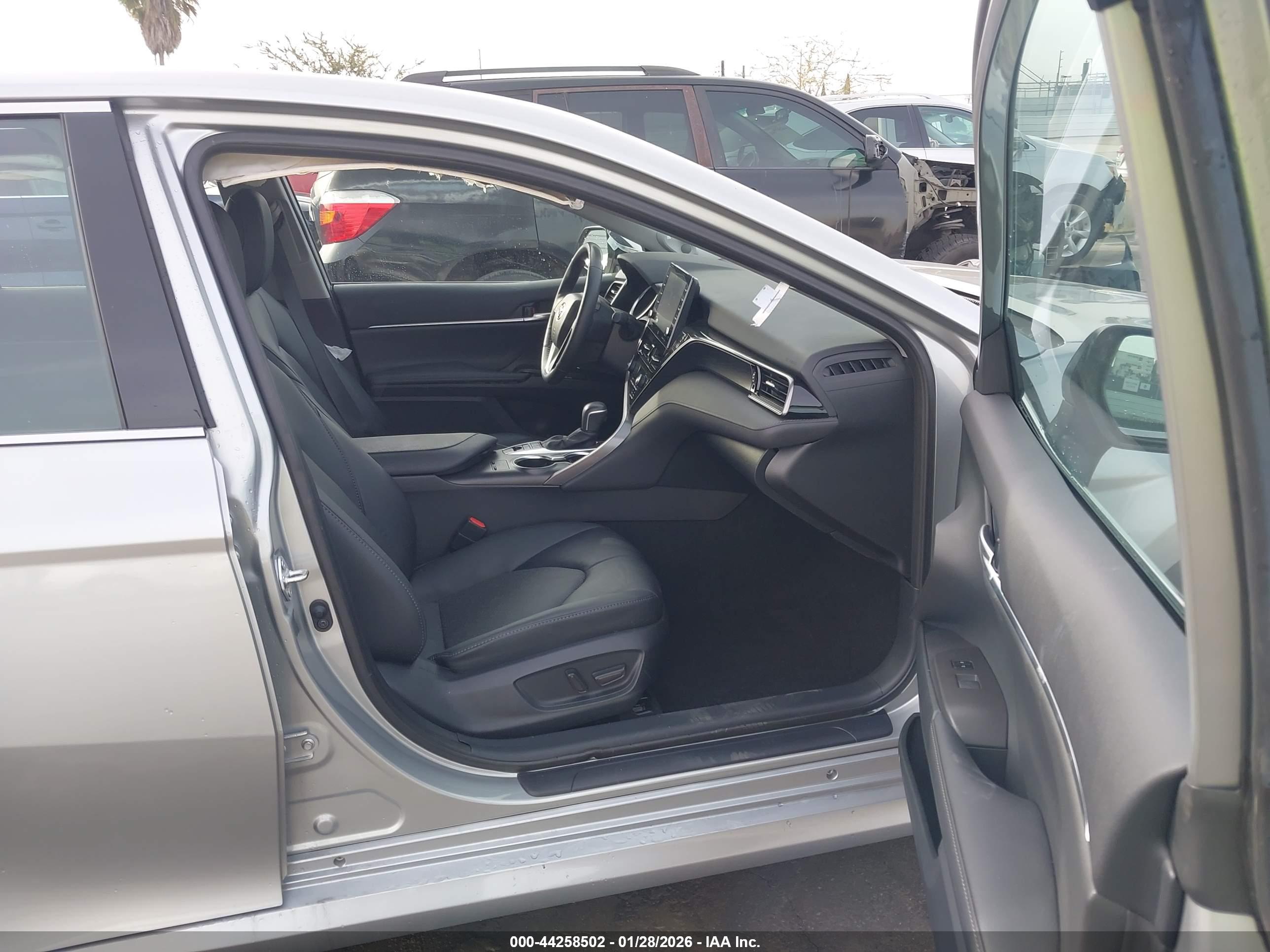 TOYOTA CAMRY image 5
