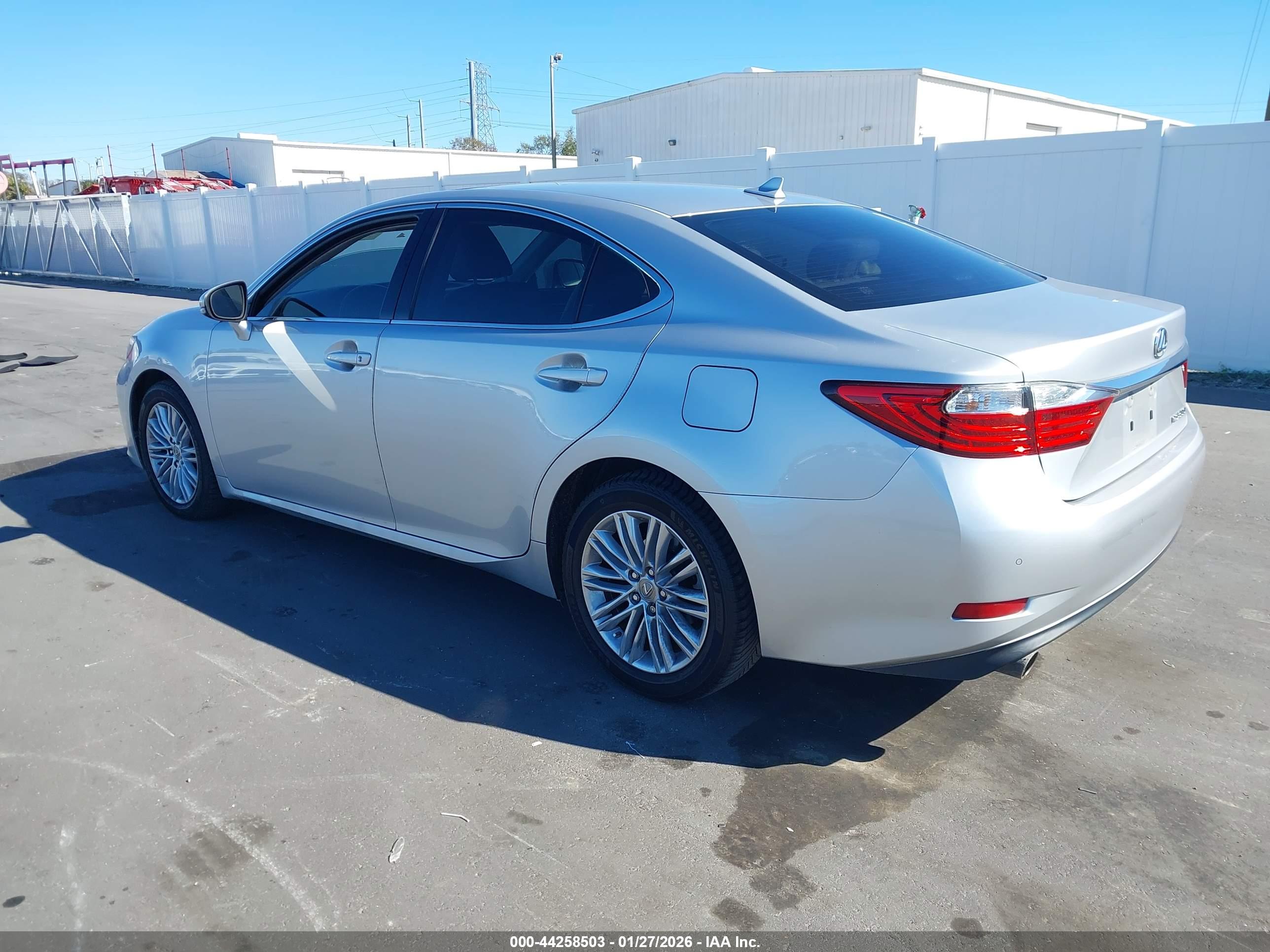 LEXUS ES image 3