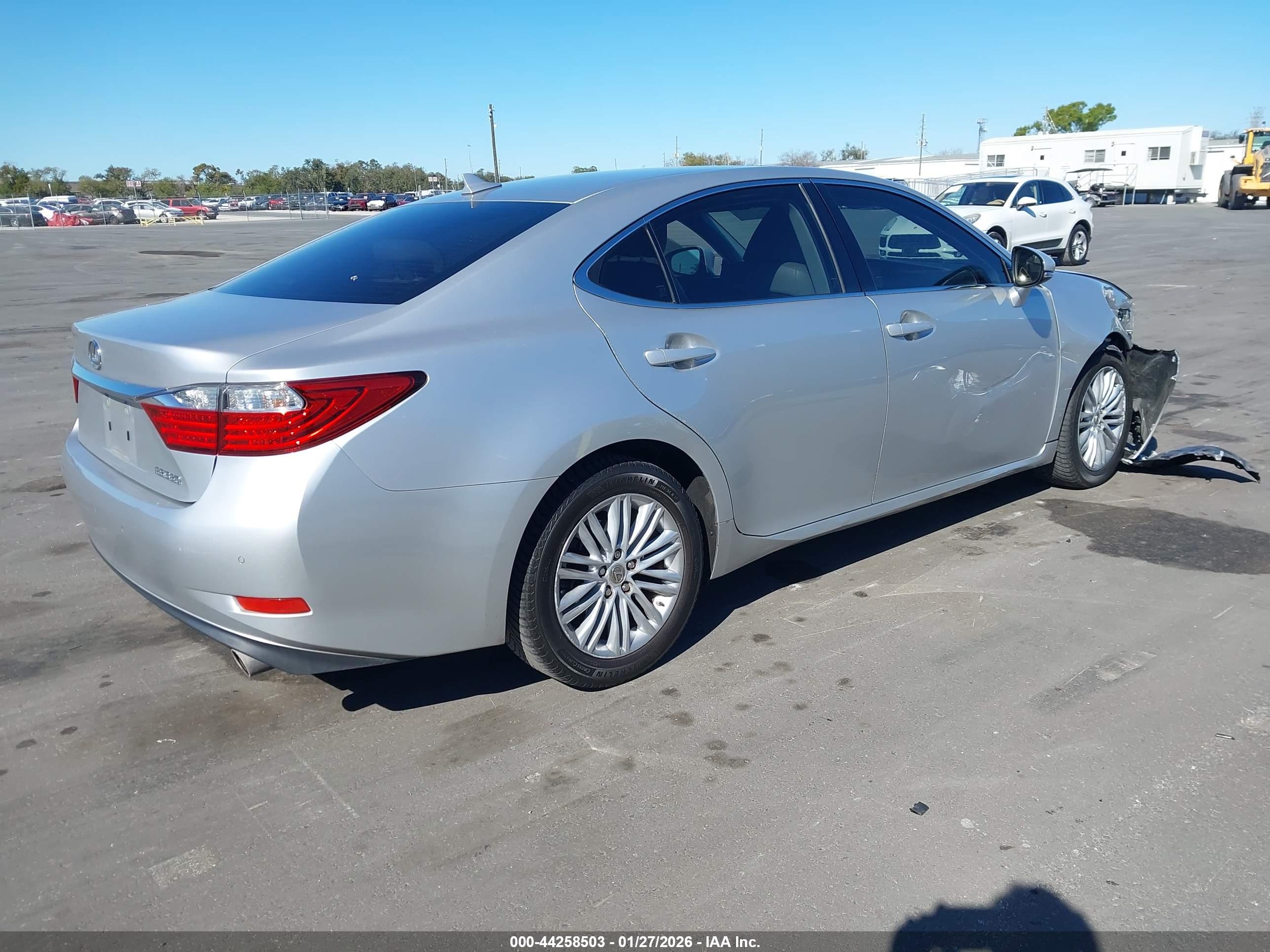 LEXUS ES image 4