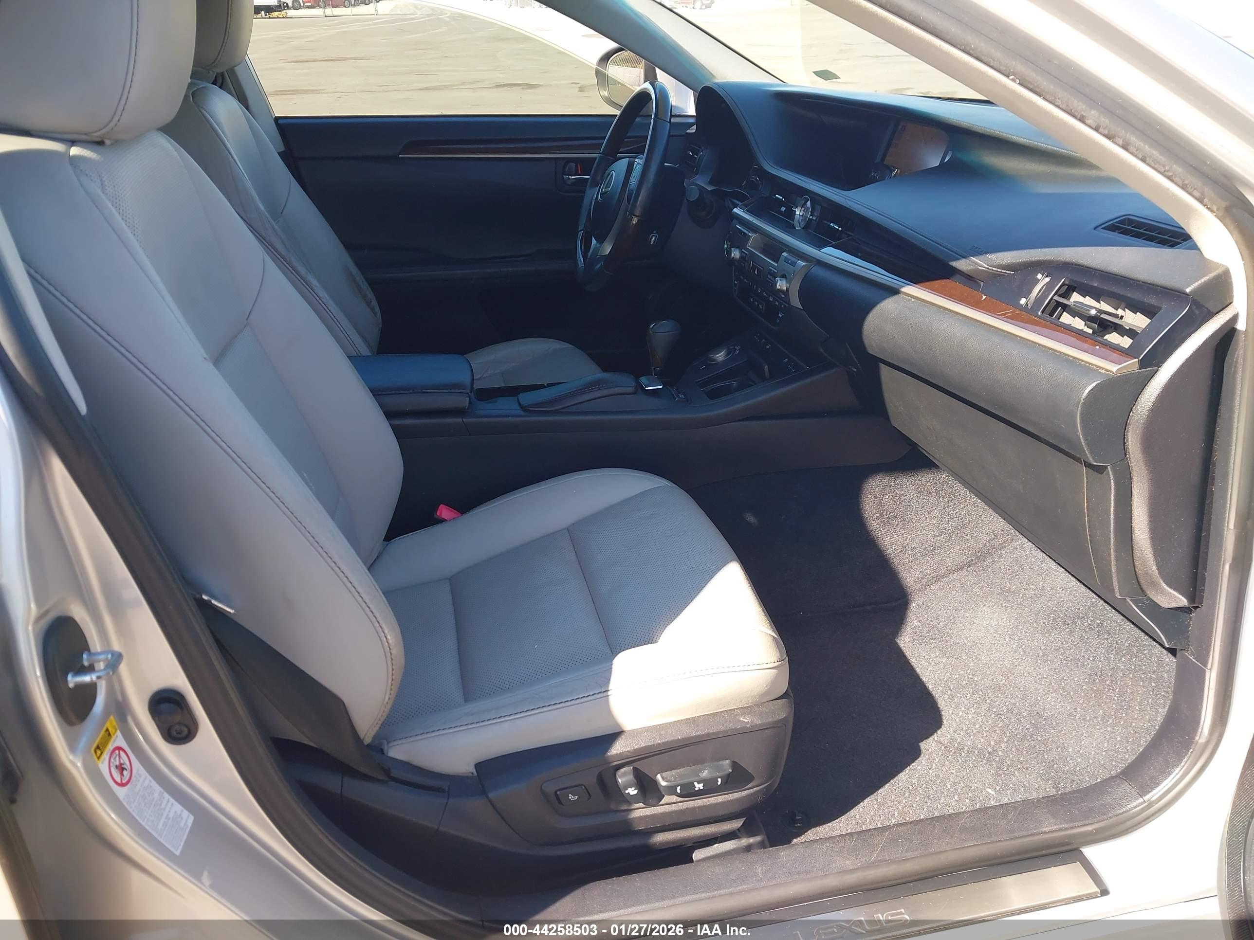 LEXUS ES image 5