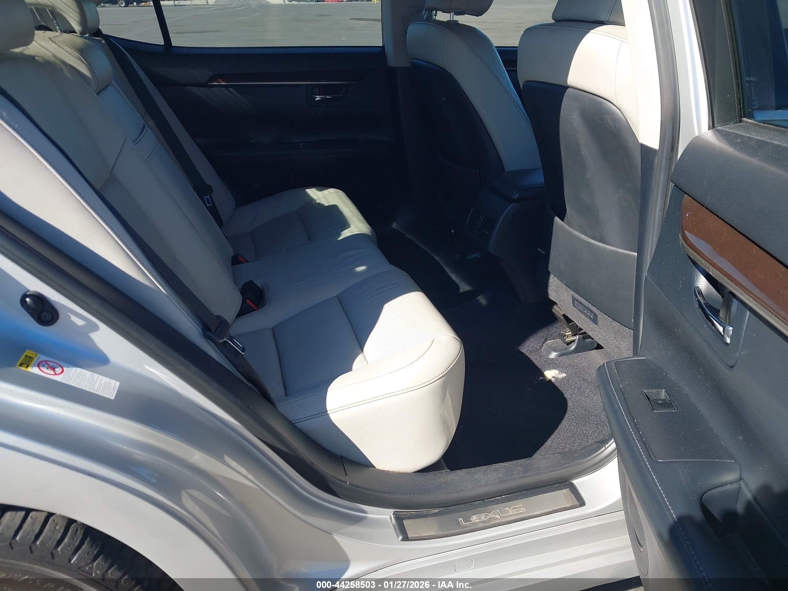 LEXUS ES image 8